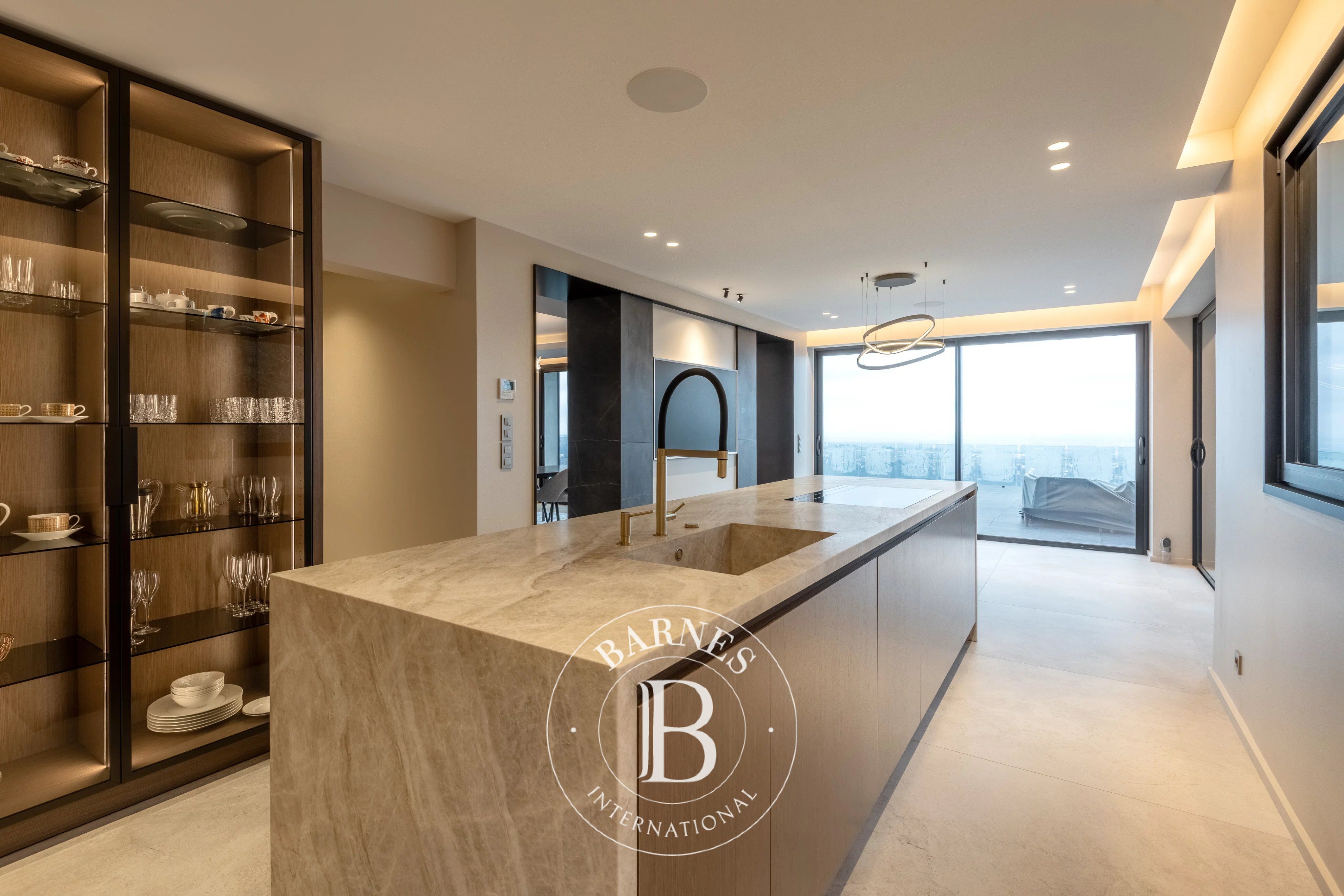 Saint-Cyr-au-Mont-d'Or - Maison de 350 m² - 5 chambres - Jardin de 5000 m² - Piscine - picture 3