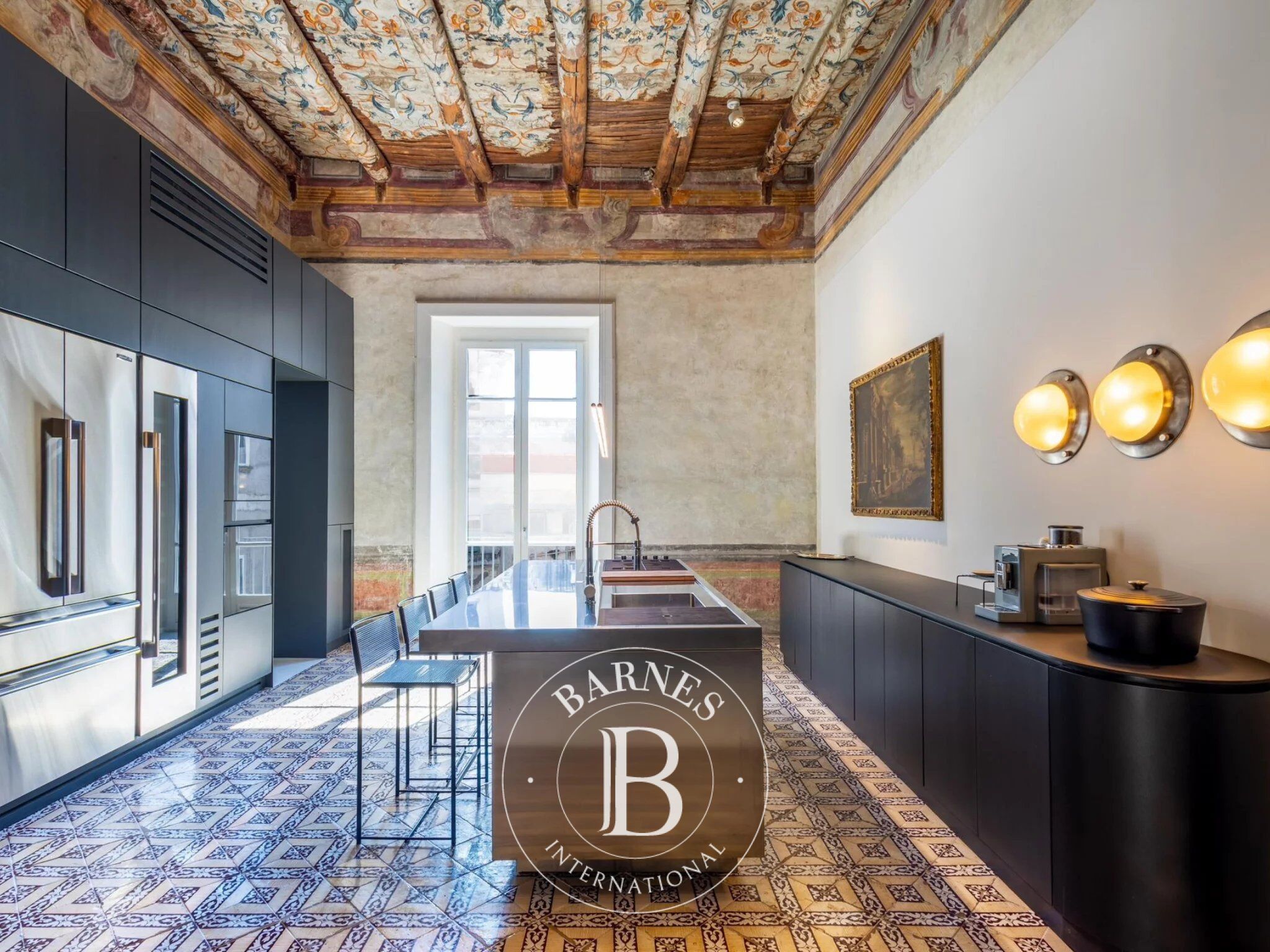 Historic Design Residence in the Heart of Napoli - picture 1