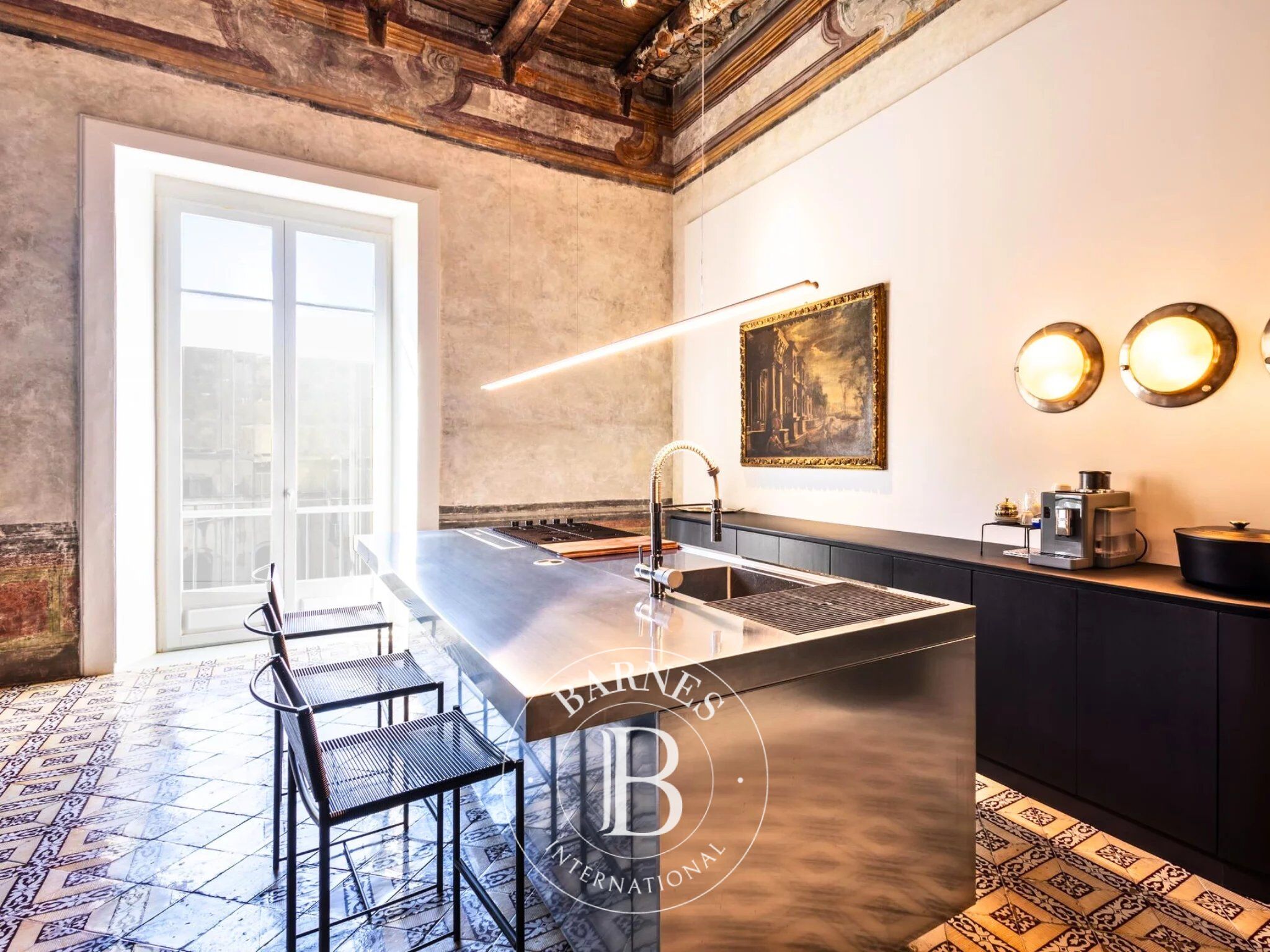 Historic Design Residence in the Heart of Napoli - picture 2