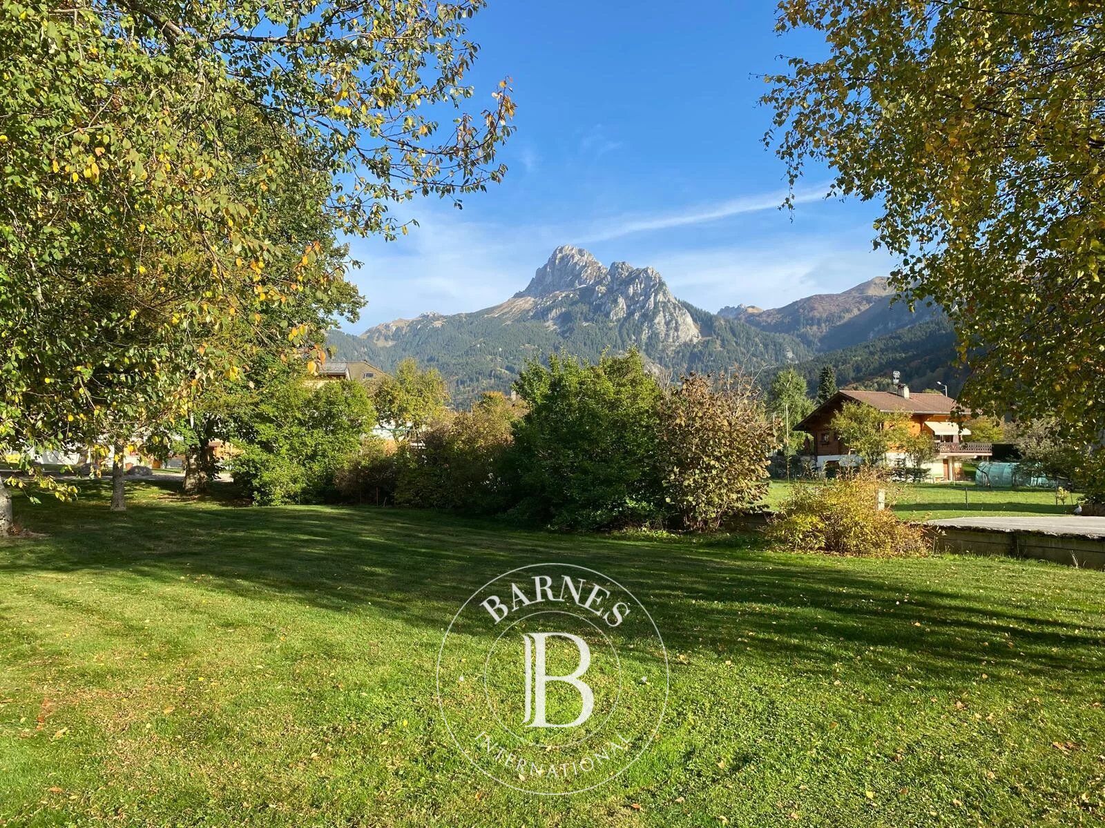 Bernex - Village center - Building plot of 597 sqm - picture 2