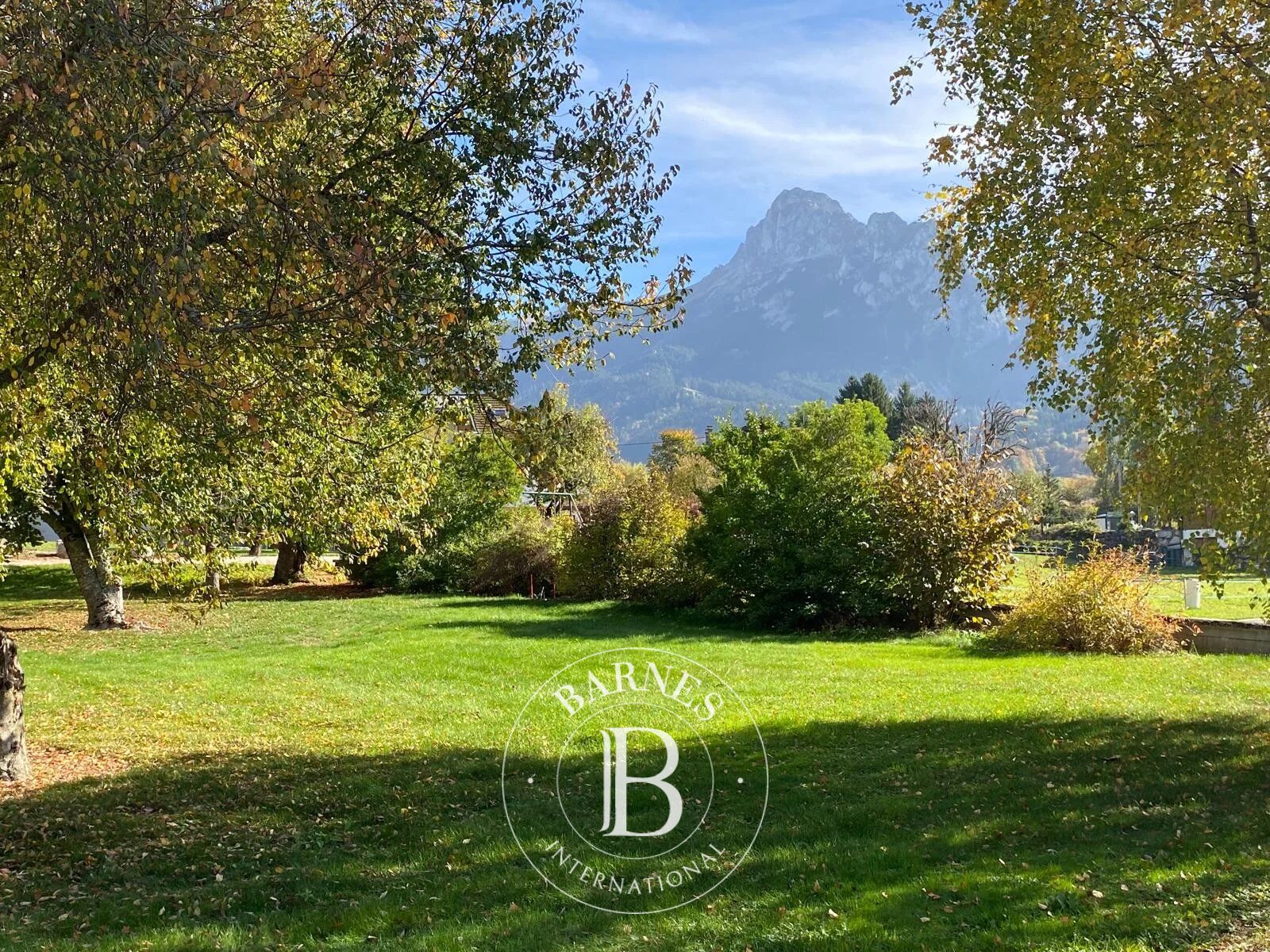 Bernex - Village center - Building plot of 597 sqm - picture 3