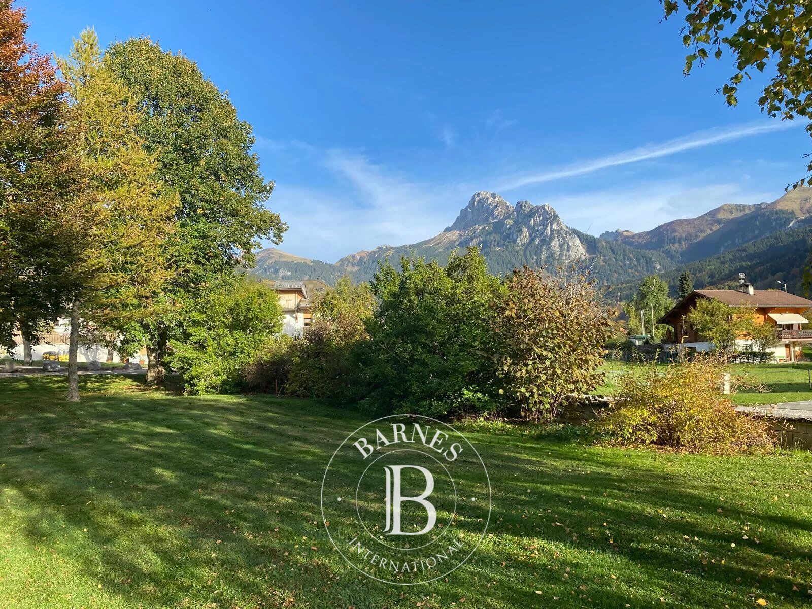 Bernex - Village center - Building plot of 597 sqm - picture 1