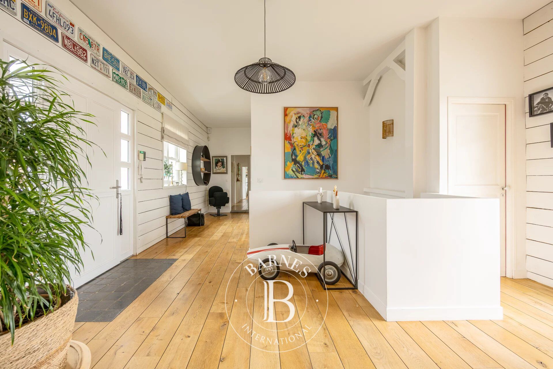 VILLENNES-SUR-SEINE - 230 m² - Parcelle paysagée de 1 690 m² - Piscine - Jacuzzi - Ponton privé - picture 2