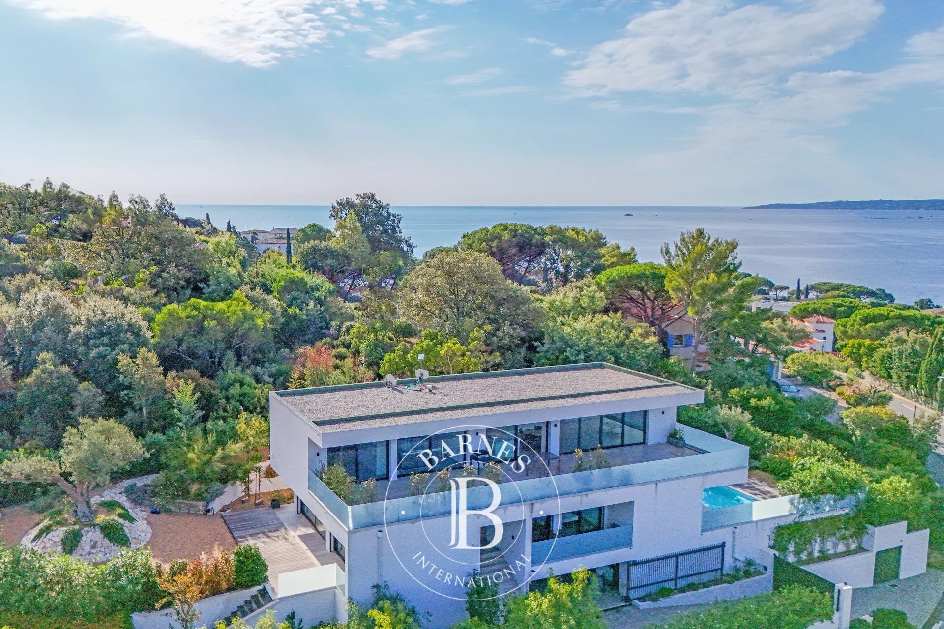 LES ISSAMBRES - VILLA MODERNE- VUE MER - picture 1