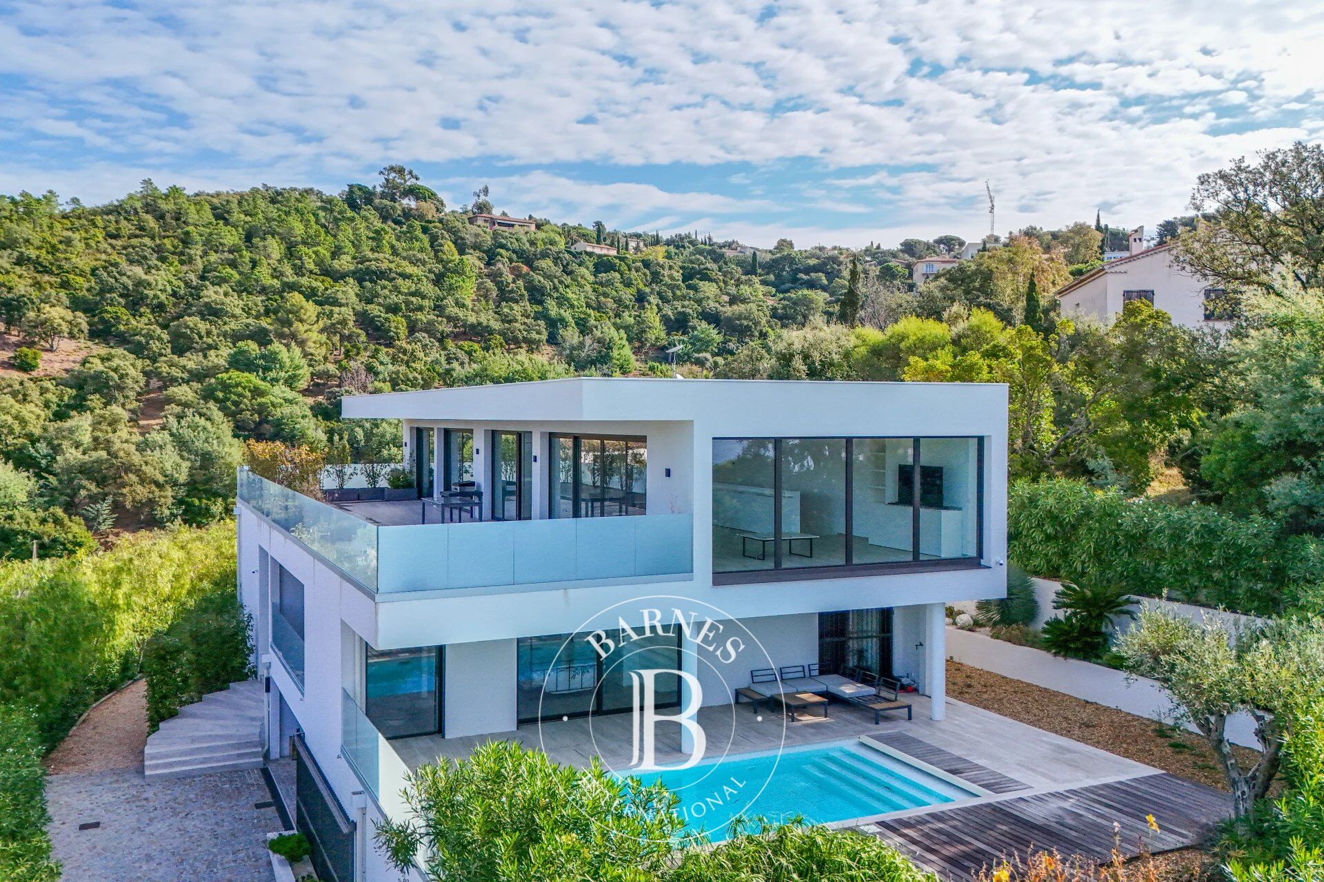 LES ISSAMBRES - VILLA MODERNE- VUE MER - picture 2