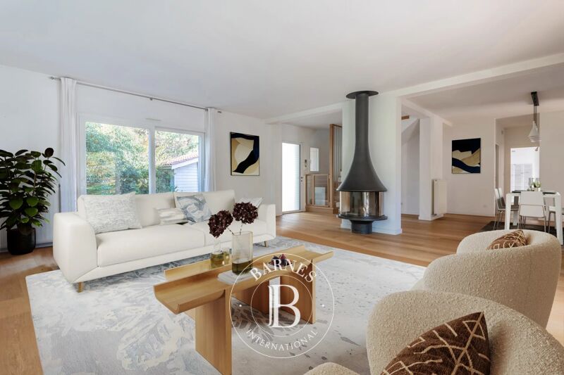 SAINTE-FOY-LÈS-LYON - Maison familiale de 250 m² - Terrain de 997 m² - 5 chambres