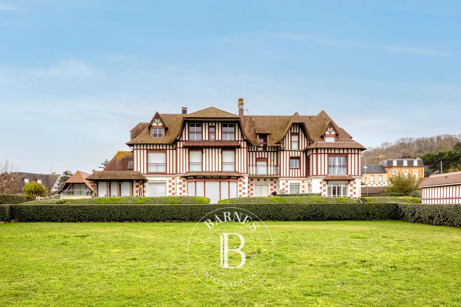 Bénerville-sur-Mer, top-floor apartment with panoramic sea view - picture 1