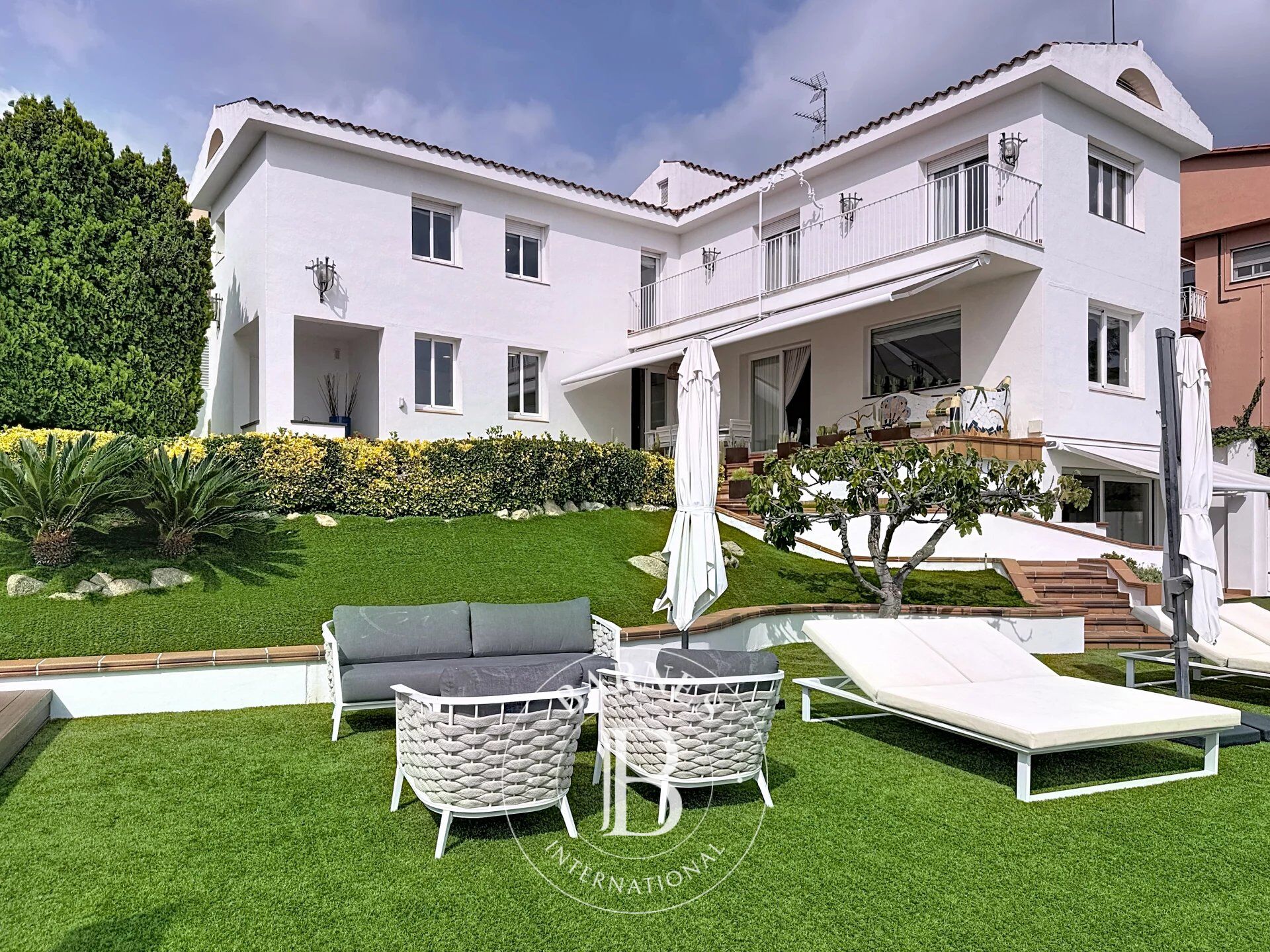 Casa en venta con vistas mar en Mataró, Barcelona. - picture 1