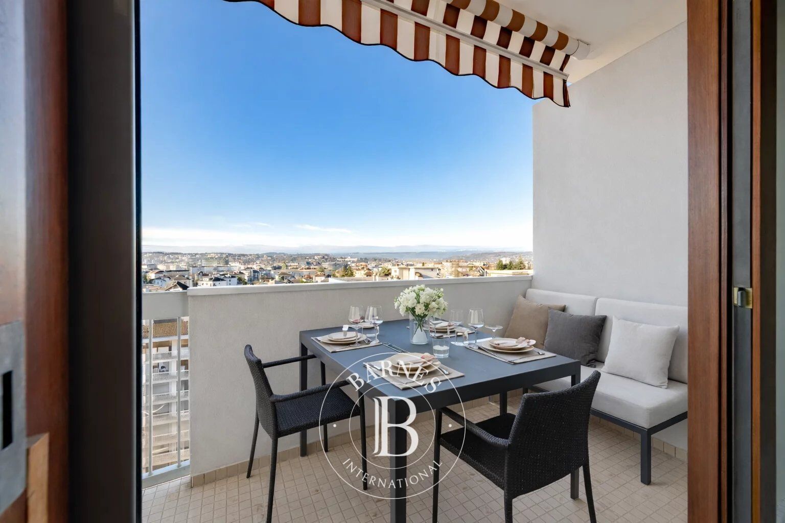 BARNES Annecy – ANNECY – TRIANGLE D’OR – VUE PANORAMIQUE – À RÉNOVER - picture 2