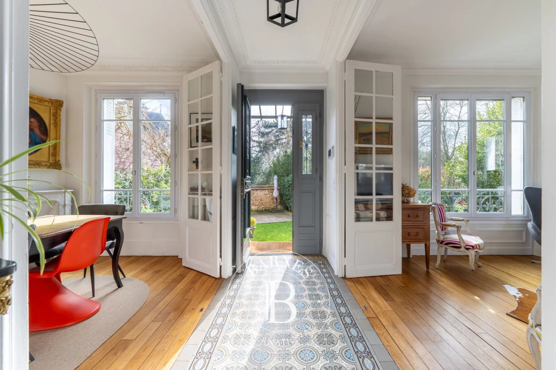 Versailles Montreuil Saint Symphorien - Late 19th-century 165m² (1,776 sq ft) buhrstone house – 4 bedrooms – Garden – Parking spaces – Prime location. - picture 2