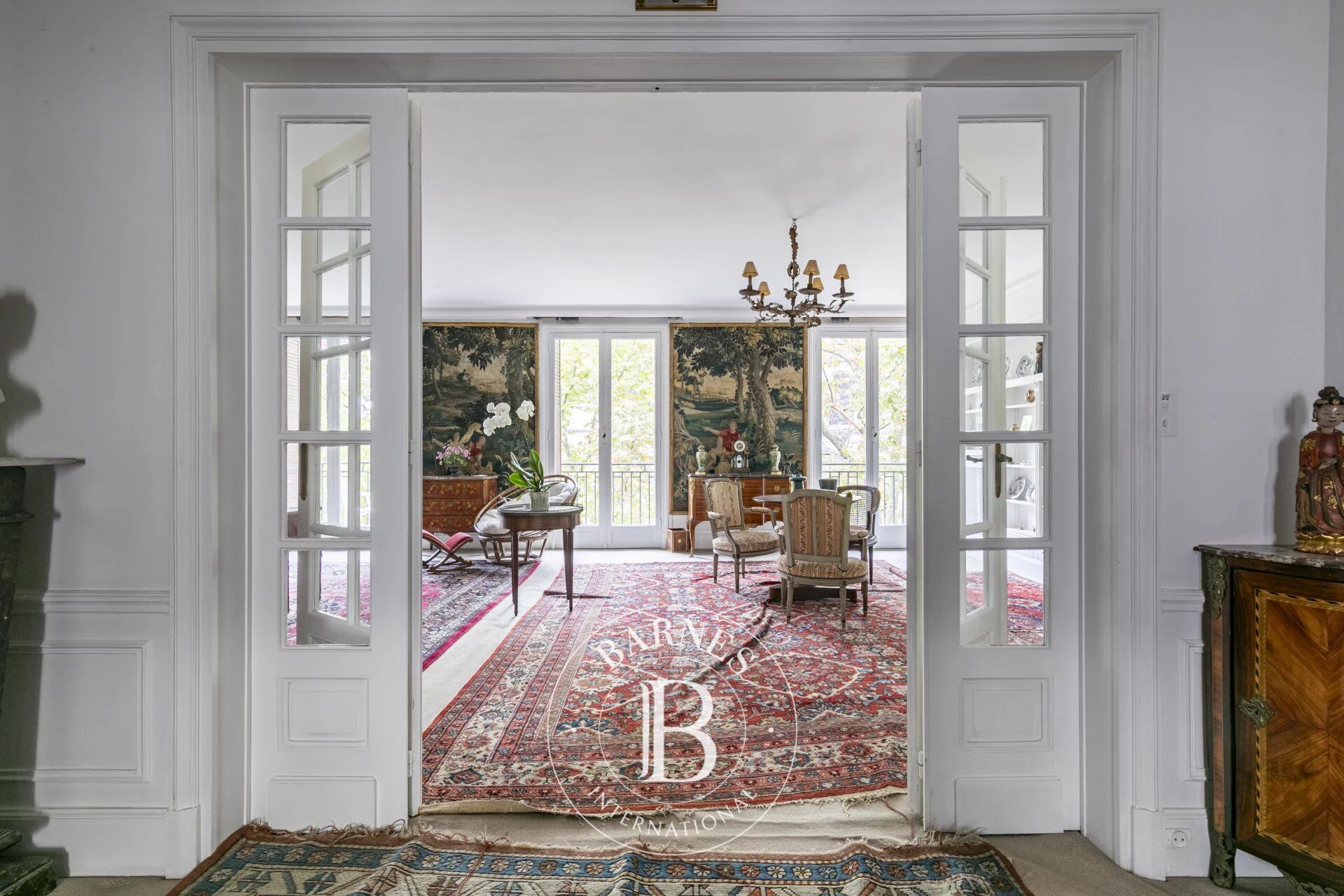 Paris 7 - Breteuil - étage élevé - vue dégagée - large balcon filant - picture 2