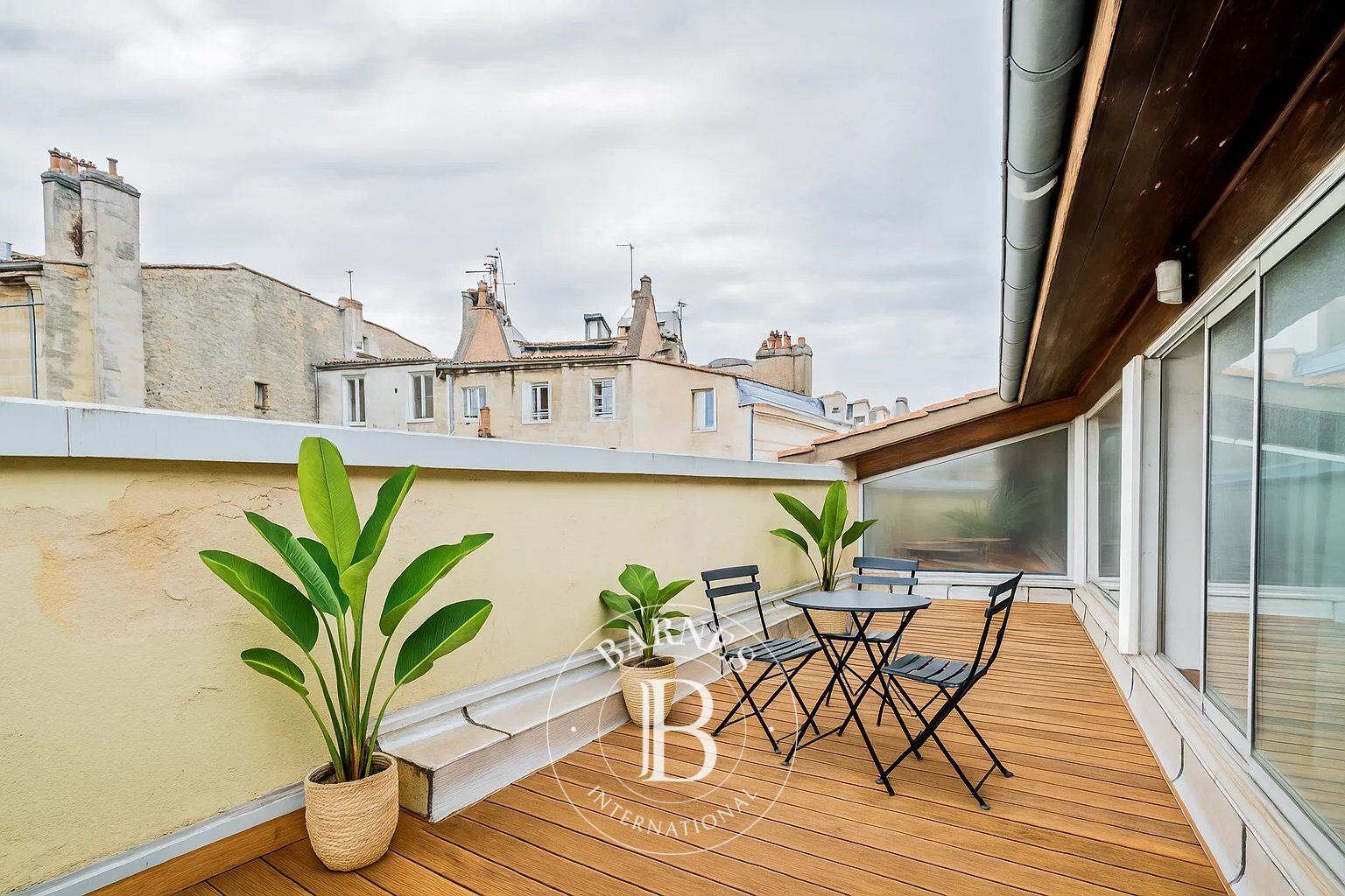 Bordeaux Jardin Public/Fondaudège - Immeuble de 168 m² - 4 appartements - 2 garages - Terrasse - picture 1