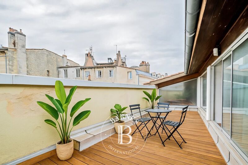 Bordeaux Jardin Public/Fondaudège - Immeuble de 168 m² - 4 appartements - 2 garages - Terrasse