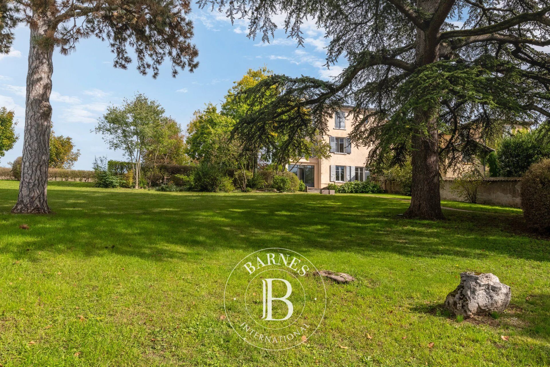 Caluire et Cuire - 270 m² property dating from 1850 - 3449 m² landscaped park - Double garage - 50 m² caretaker's house - 6 bedrooms - picture 3