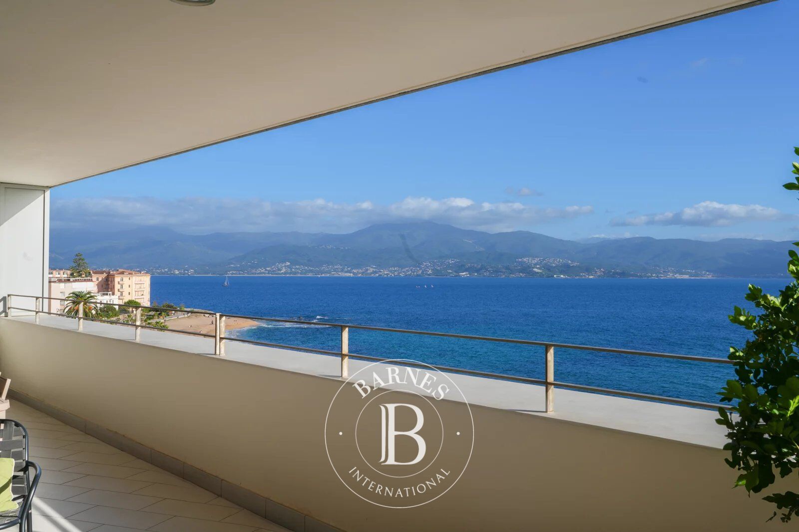 Exclusivité, Ajaccio, Penthouse, 4 chambres, vue mer panoramique, plage à pied - picture 3