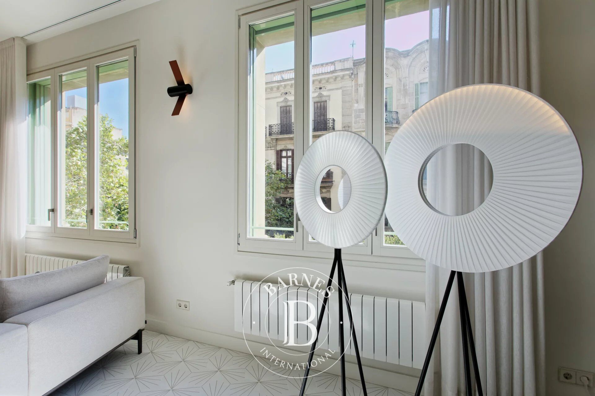 Résidence de luxe inspirée par The Manhattan avec finitions design dans un immeuble moderniste rénové avec concierge, spa et piscine - picture 2