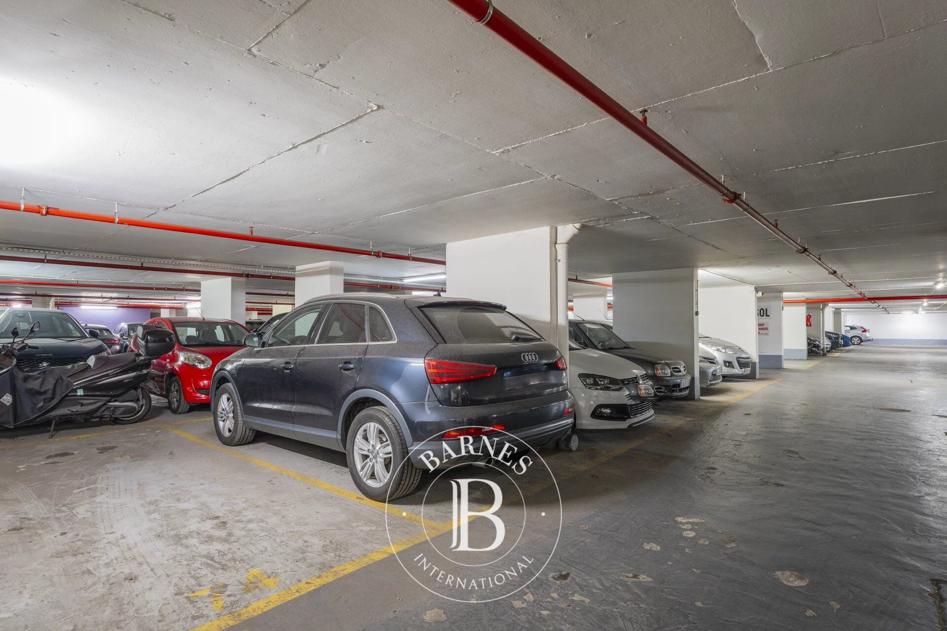 Paris 4 – Parking Space for Sale – Sought-After Neighborhood - picture 3