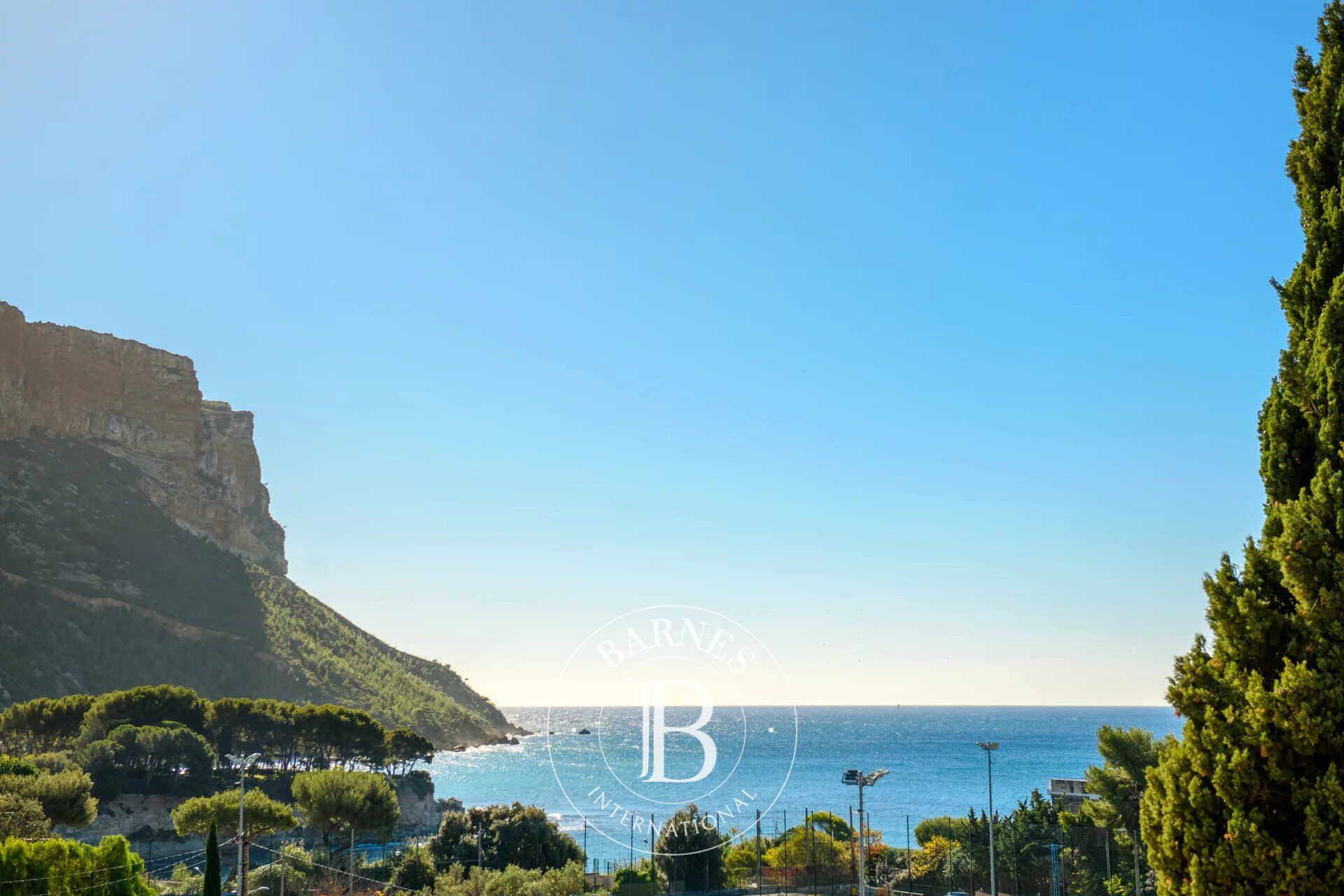 VENTE EXCLUSIVE - QUARTIER DU REVESTEL - BÂTISSE À RÉNOVER - VUE MER  IMPRENABLE - TERRAIN - GRAND GARAGE - CENTRE CASSIS - picture 1