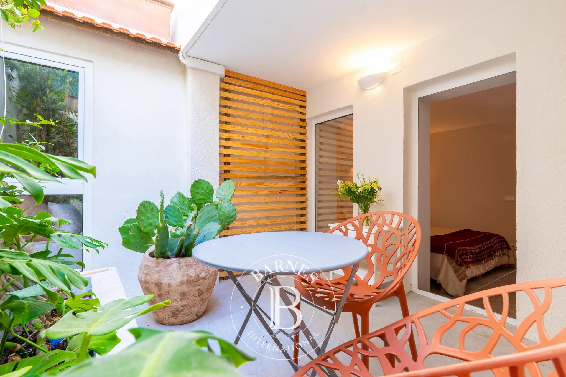 Profitable building - picture 1