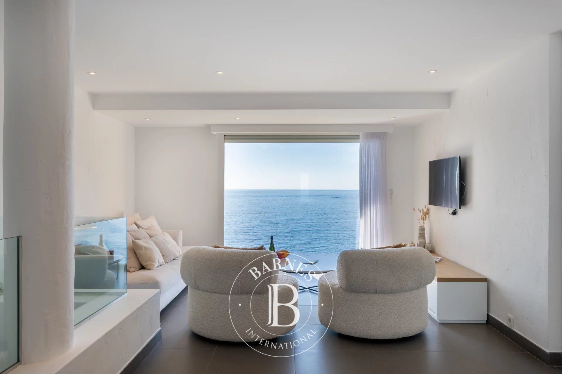 SEASONAL RENTAL - picture 2