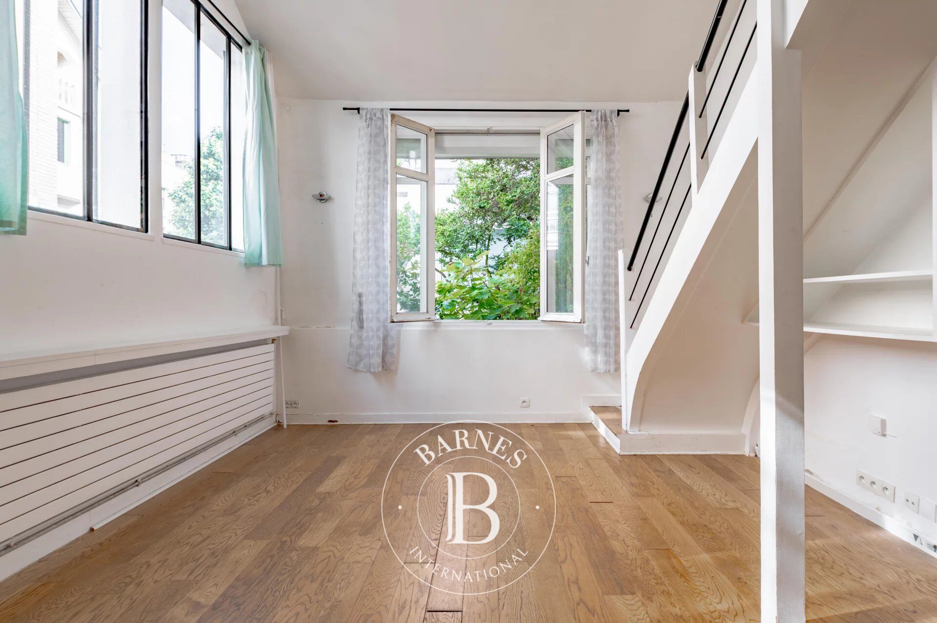 Paris 14 - Artist’s workshop, with the feel of a house, in the peace and quiet of a charming no-through road - picture 1