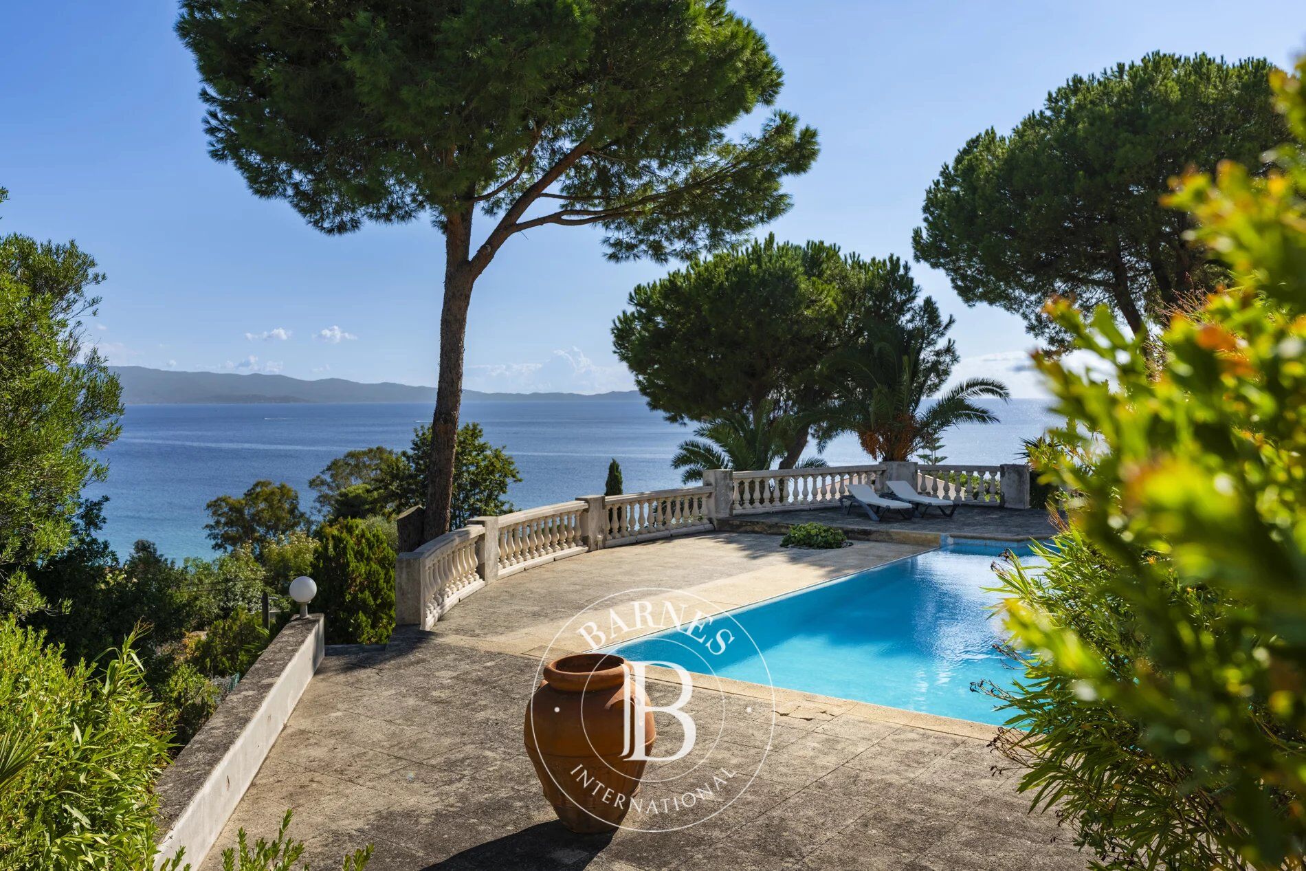 Exclusive listing, Ajaccio, 6-bedroom villa with pool, caretaker’s house, panoramic sea view, walking distance to the beach. - picture 1