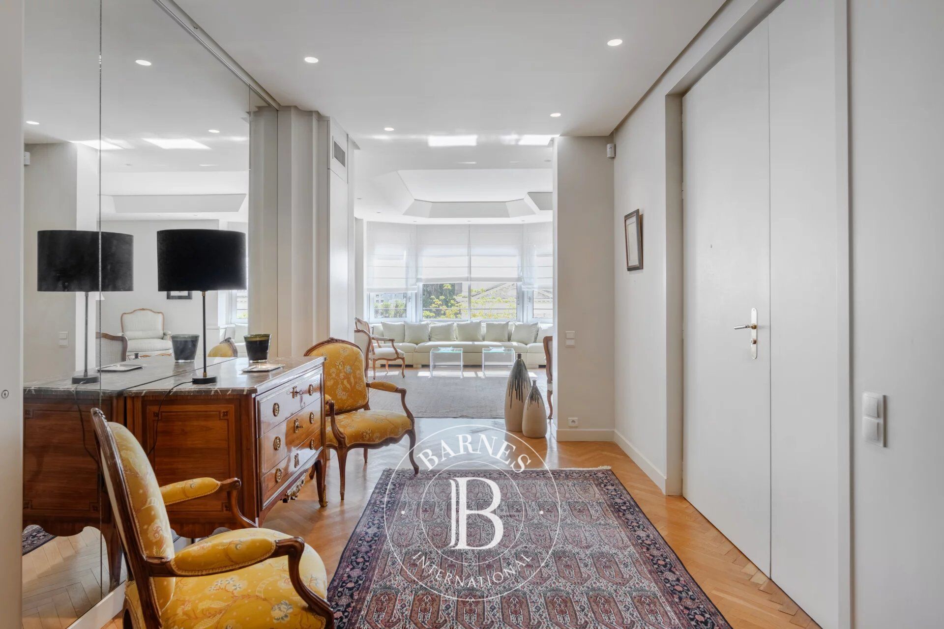 EXCLUSIVITE - VENTE 13008 - CARRE D'OR - APPARTEMENT 218 m² - CHAMBRE DE SERVICE ET  PARKING - picture 1