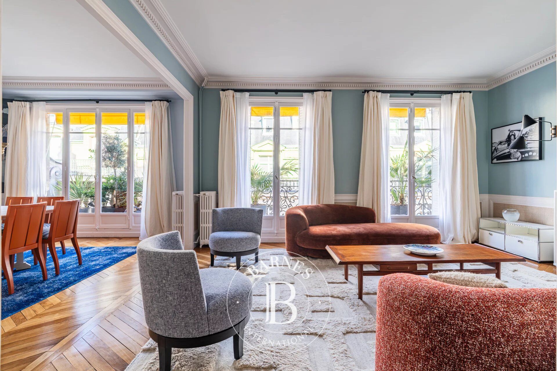 Paris 16 - Victor Hugo/Etoile - Appartement - Etage élevé avec un large balcon - 2 chambres - picture 2