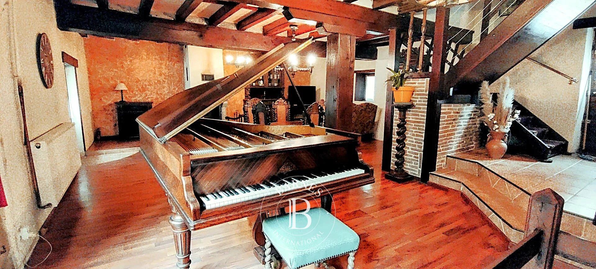 HYDS, AUVERGNE - Ancien moulin à eau - picture 2