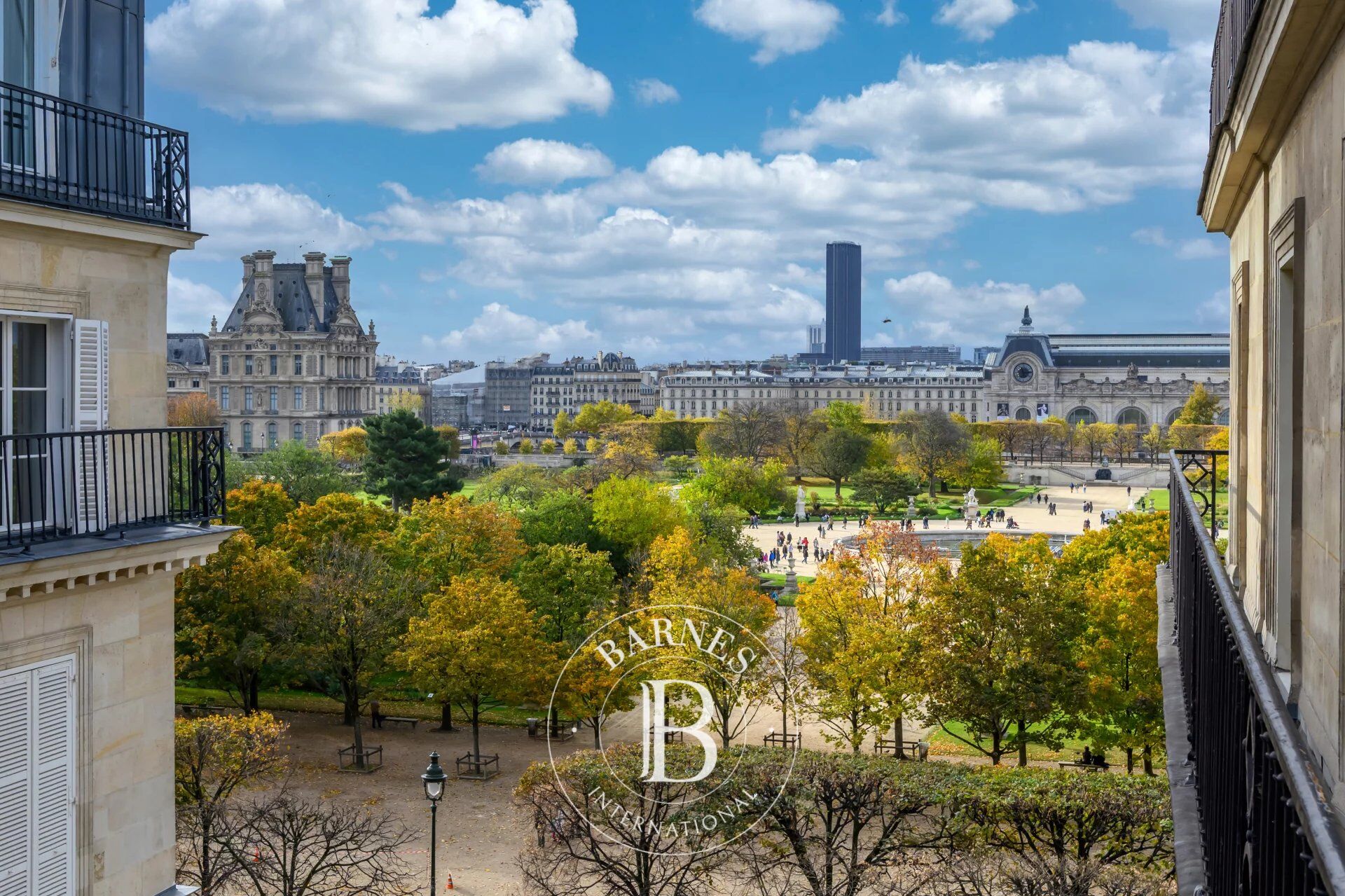 Paris 1er - Tuileries Place Vendôme - 4ème étage - 3 chambres (4 possibles)- Balcon filant - picture 2