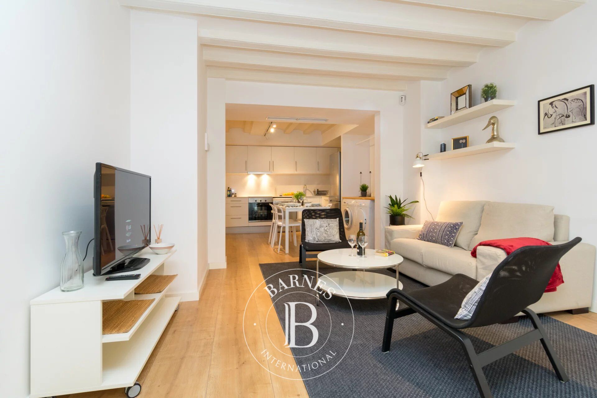 Vivir en un edificio histórico junto al Port Vell - picture 1