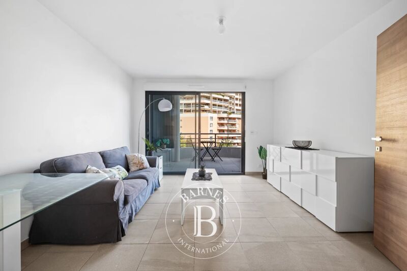 BEAUSOLEIL – CHARMANT 2 PIÈCES - À DEUX PAS DE MONACO AVEC GARAGE - VUE MER