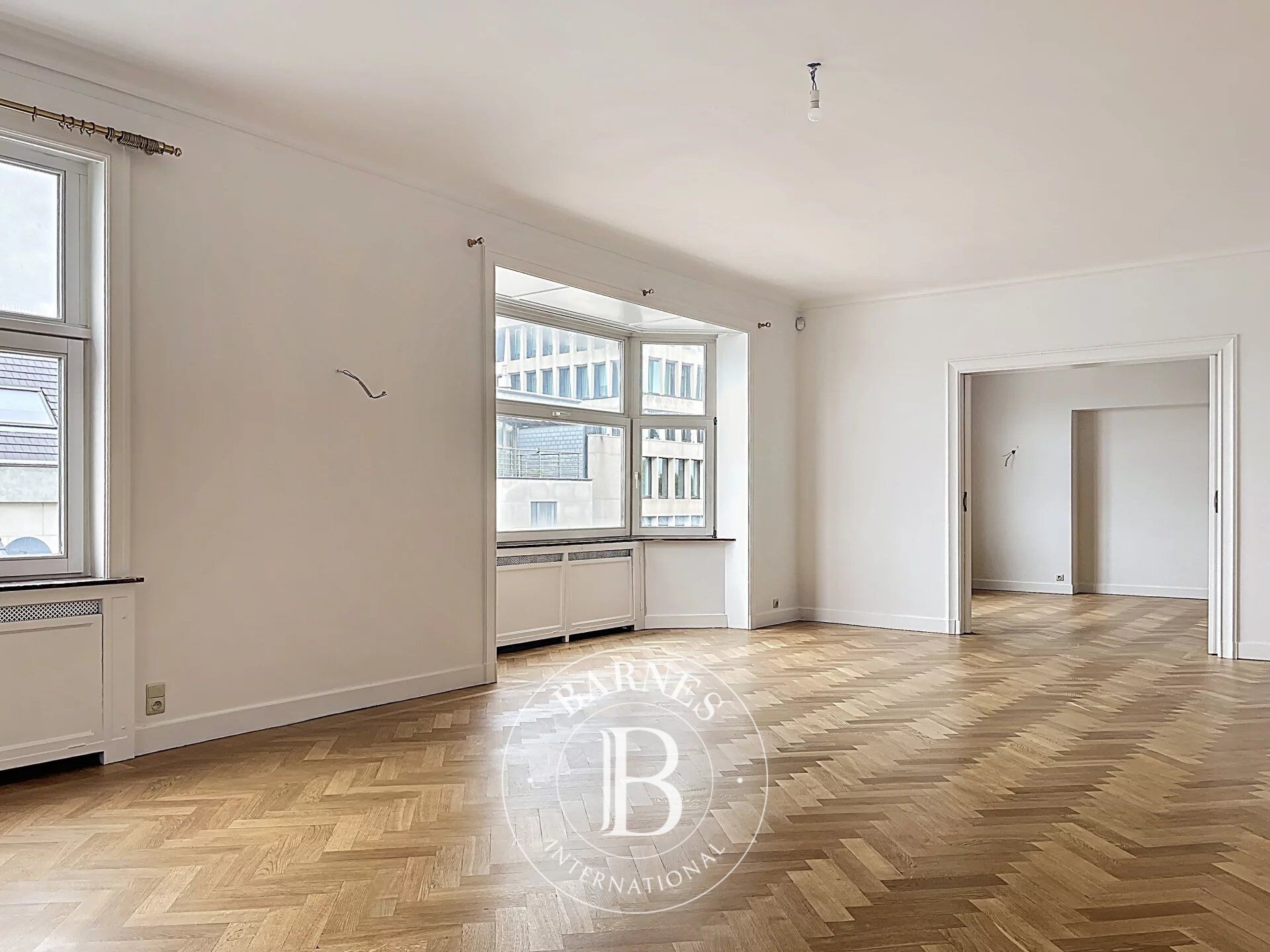 Chatelain - 3-bedroom apartment - picture 3