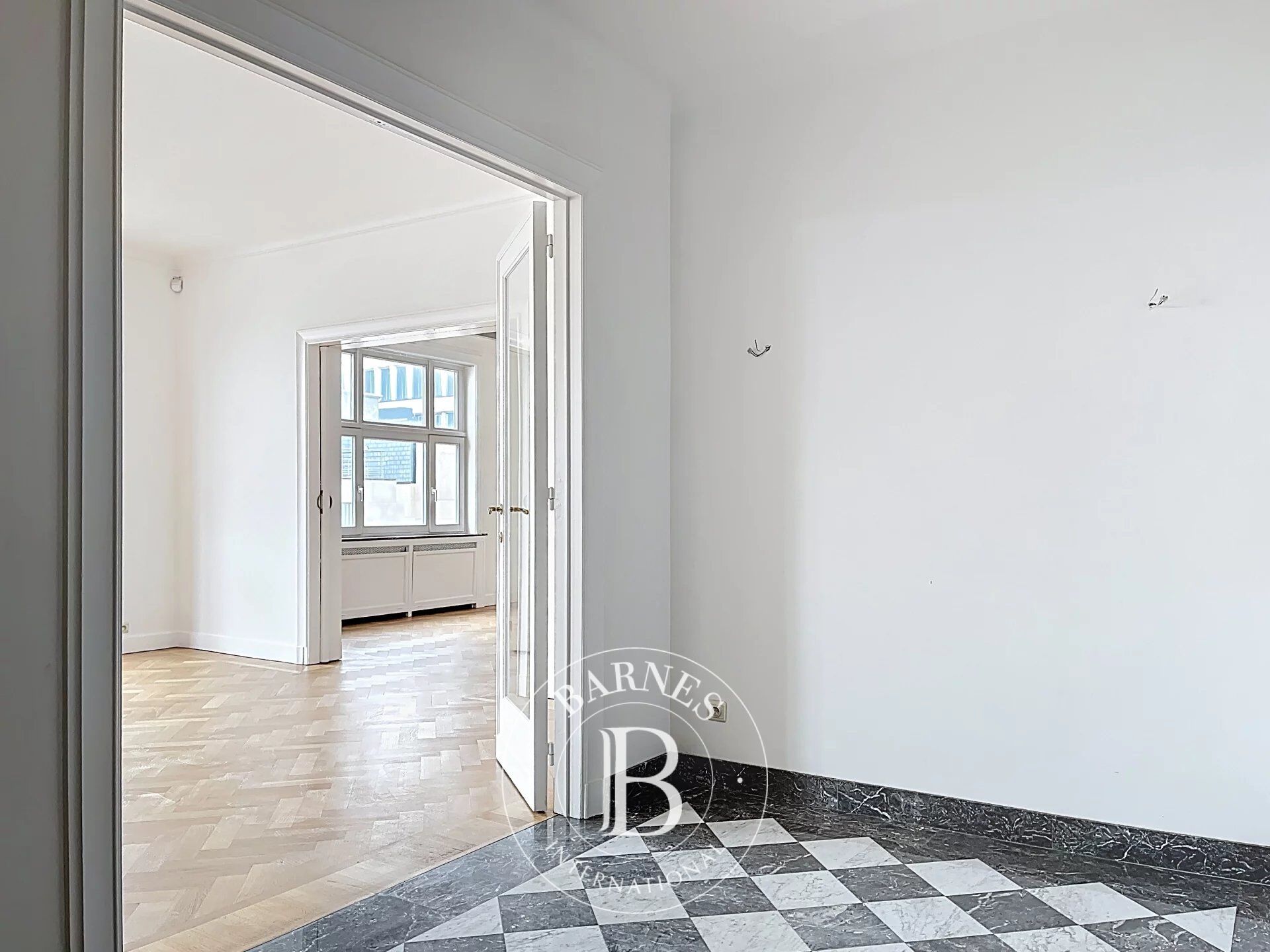 Chatelain - 3-bedroom apartment - picture 2