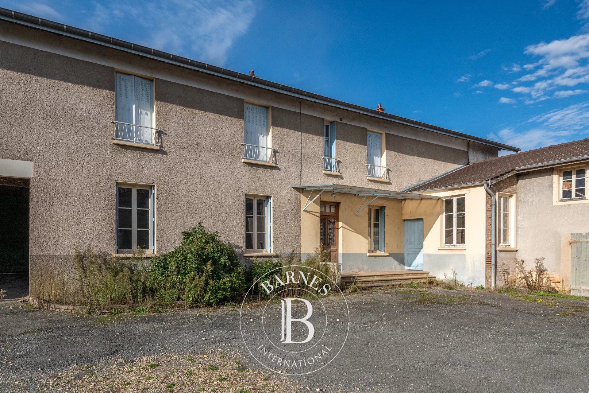 Casa de pueblo Chaleins - picture 2