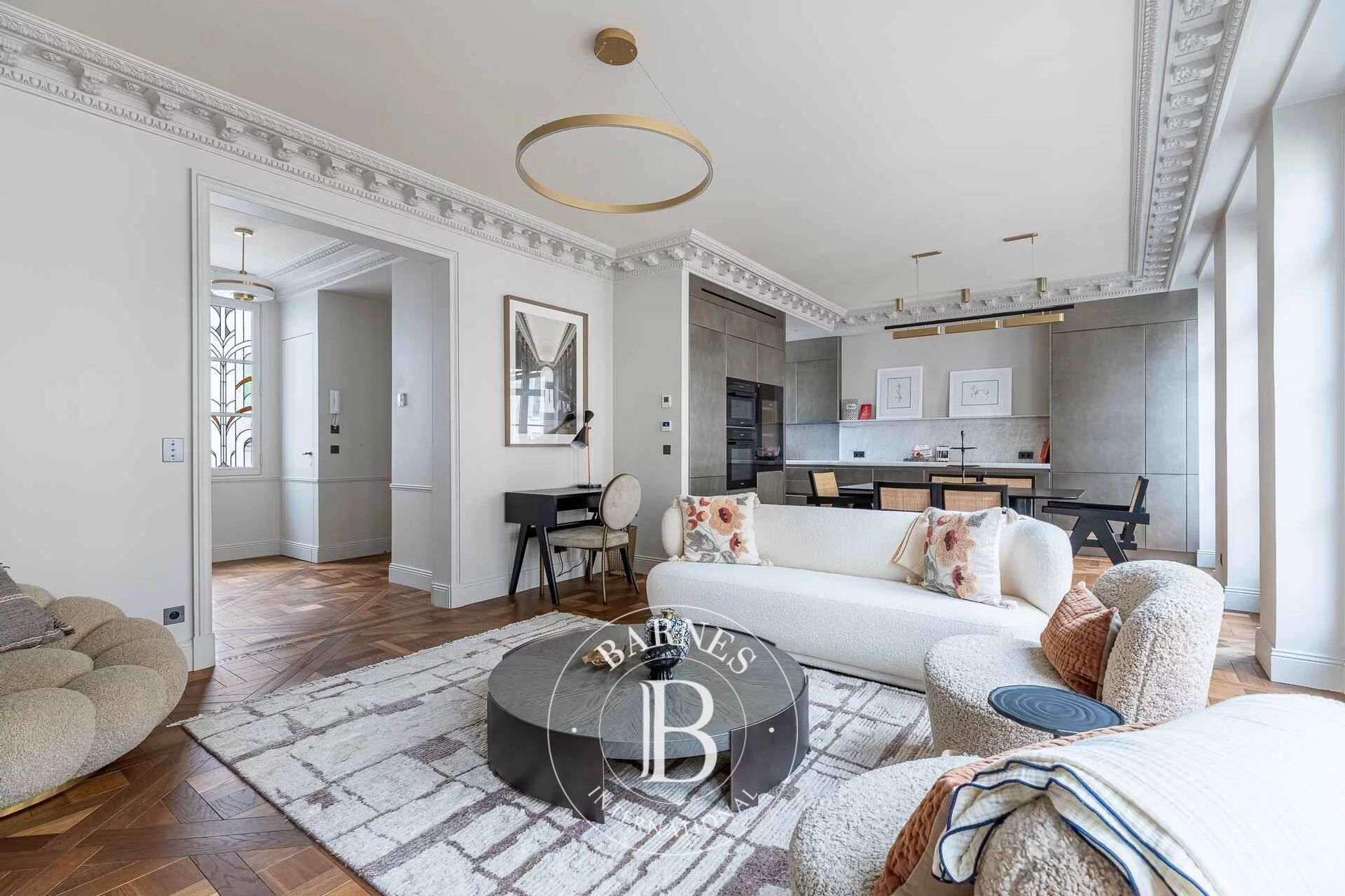 Co-ownership Sale - Paris 7th - Bac / Saint-Germain - 2 beds 2.5 baths luxury pied-a-terre - picture 2