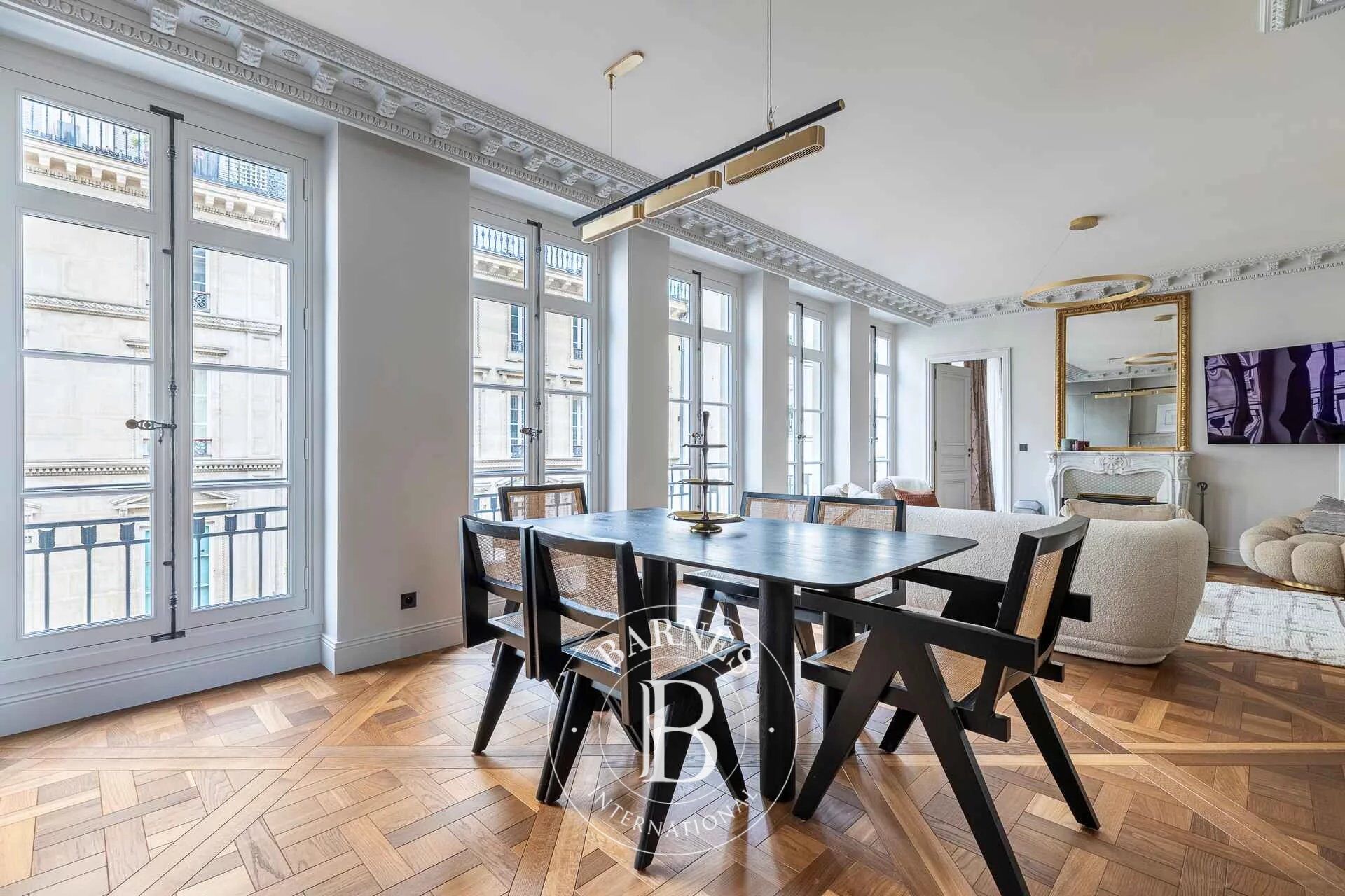 Co-ownership Sale - Paris 7th - Bac / Saint-Germain - 2 beds 2.5 baths luxury pied-a-terre - picture 3