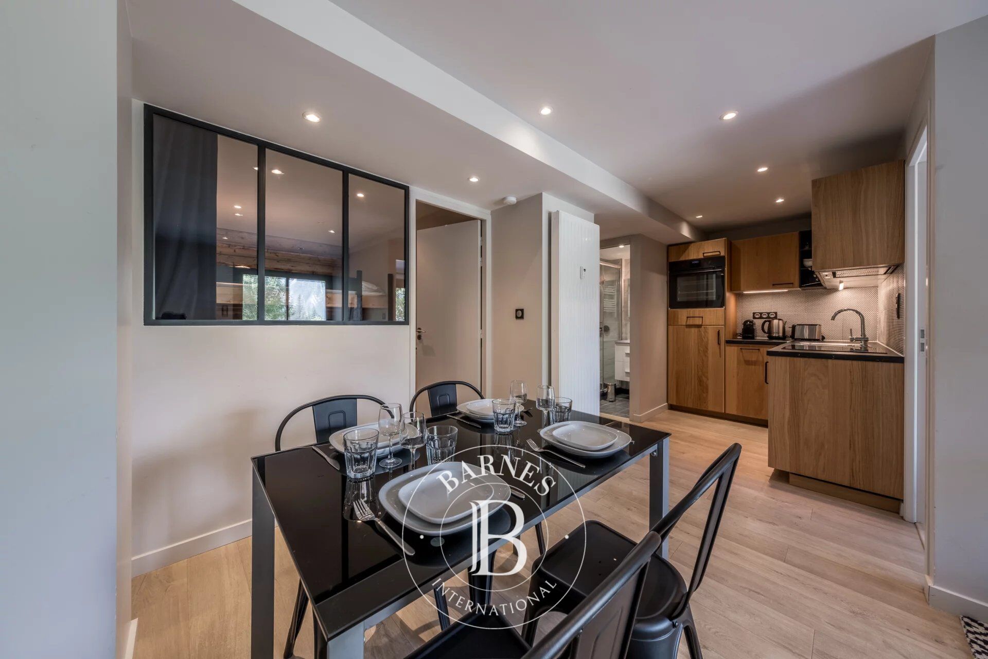 Exceptional apartment at the foot of the slopes in Courchevel 1850 - picture 2