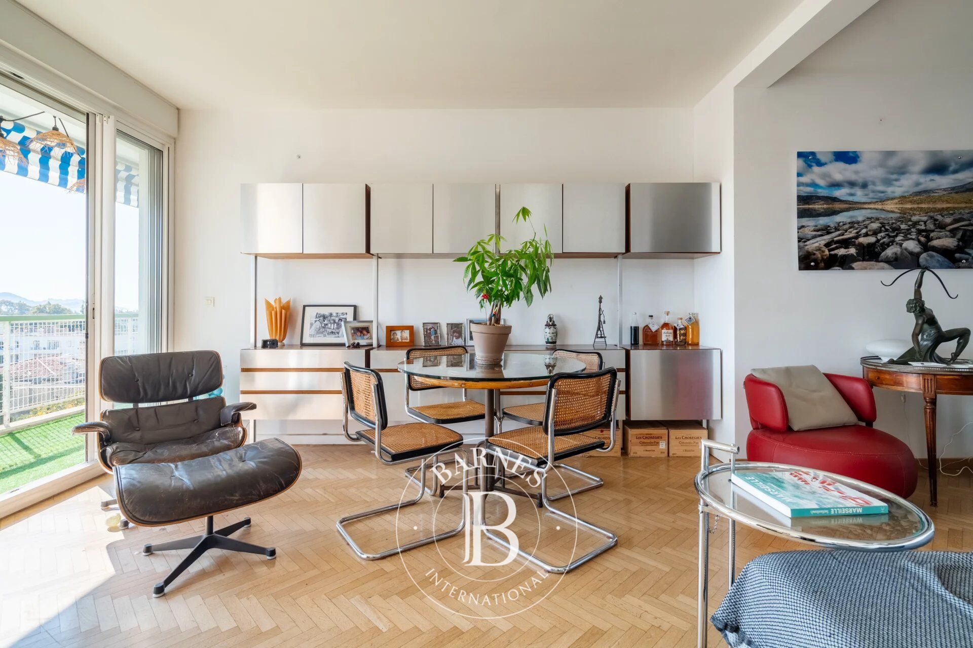 Sale – Dual-Aspect Apartment – Marseille 13008 – 85 m² – Open View – High Floor - picture 2