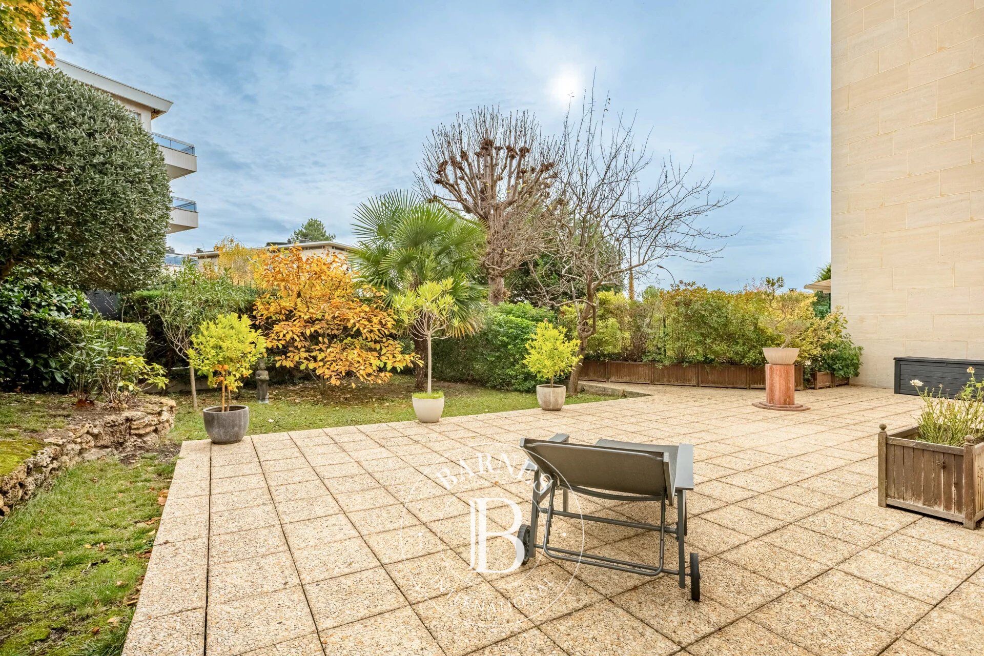 EXLUSIVITE BARNES - Saint Germain en Laye centre - JARDIN - 2 chambres - Ascenseur, Parking et Cave - picture 1