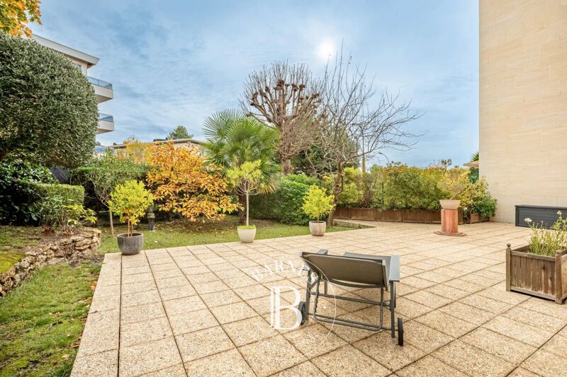 EXLUSIVITE BARNES - Saint Germain en Laye centre - JARDIN - 2 chambres - Ascenseur, Parking et Cave