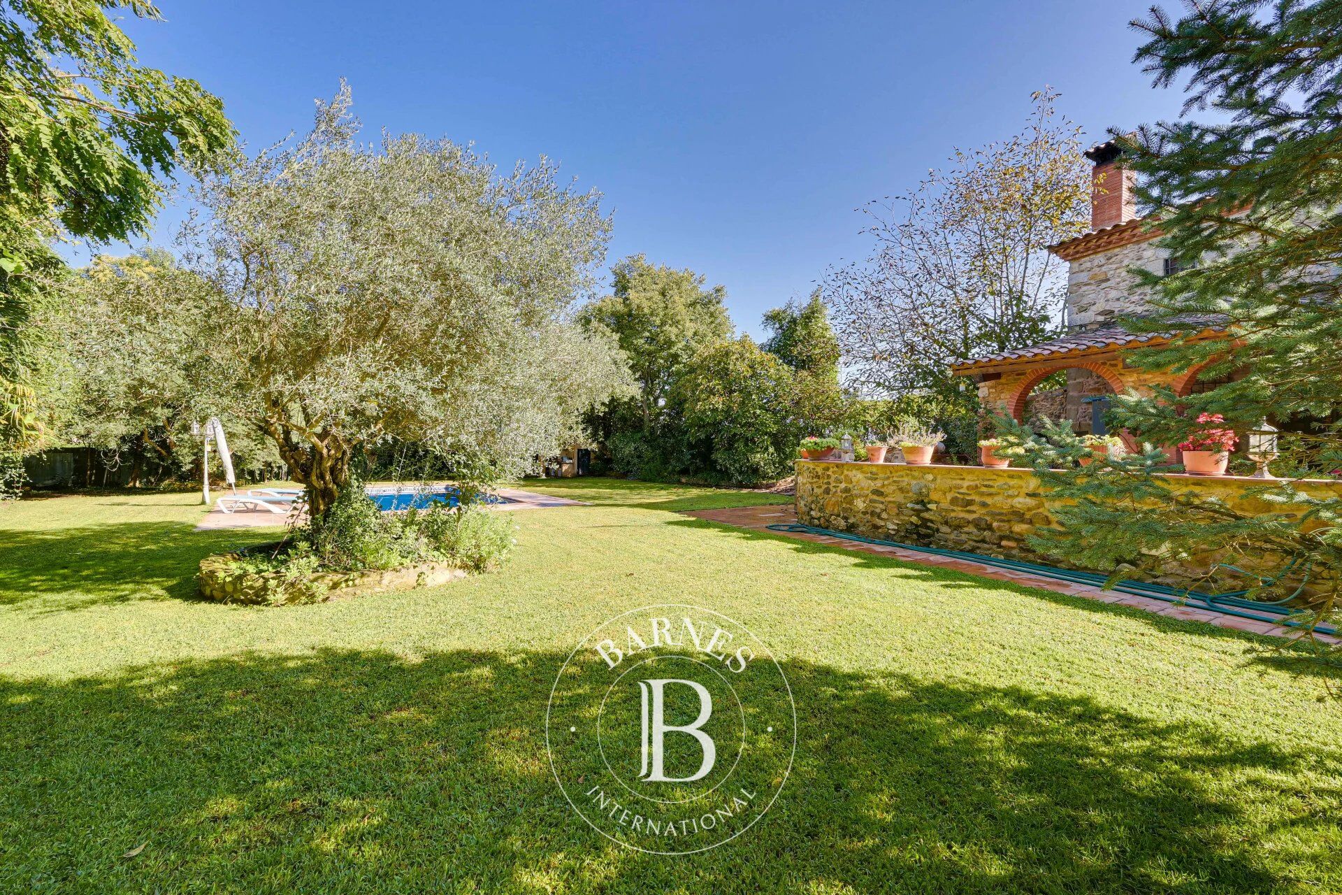 Masía con casa restaurada y segunda edificación del siglo XVIII en venta cerca de Girona - picture 3