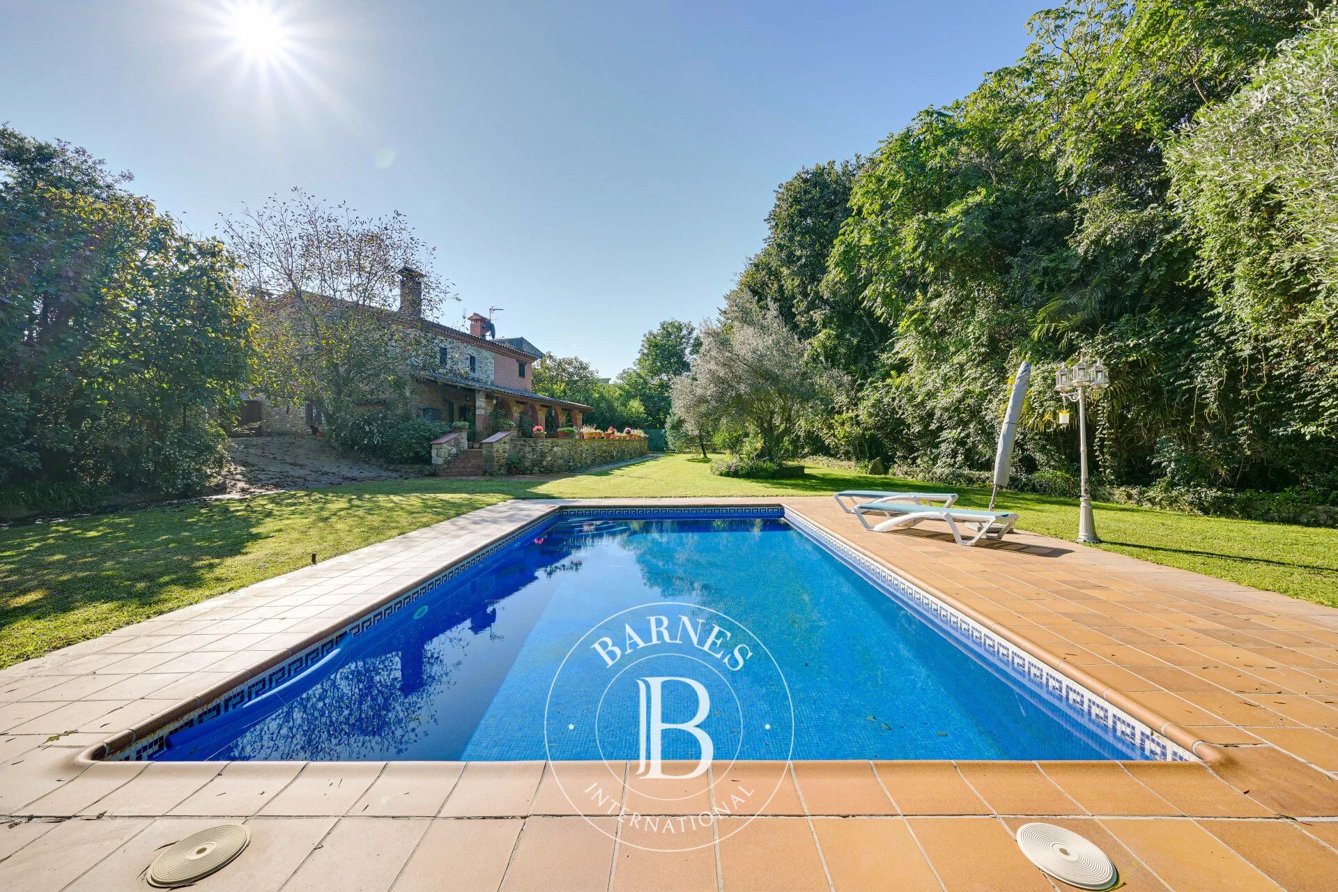 Masía con casa restaurada y segunda edificación del siglo XVIII en venta cerca de Girona - picture 1