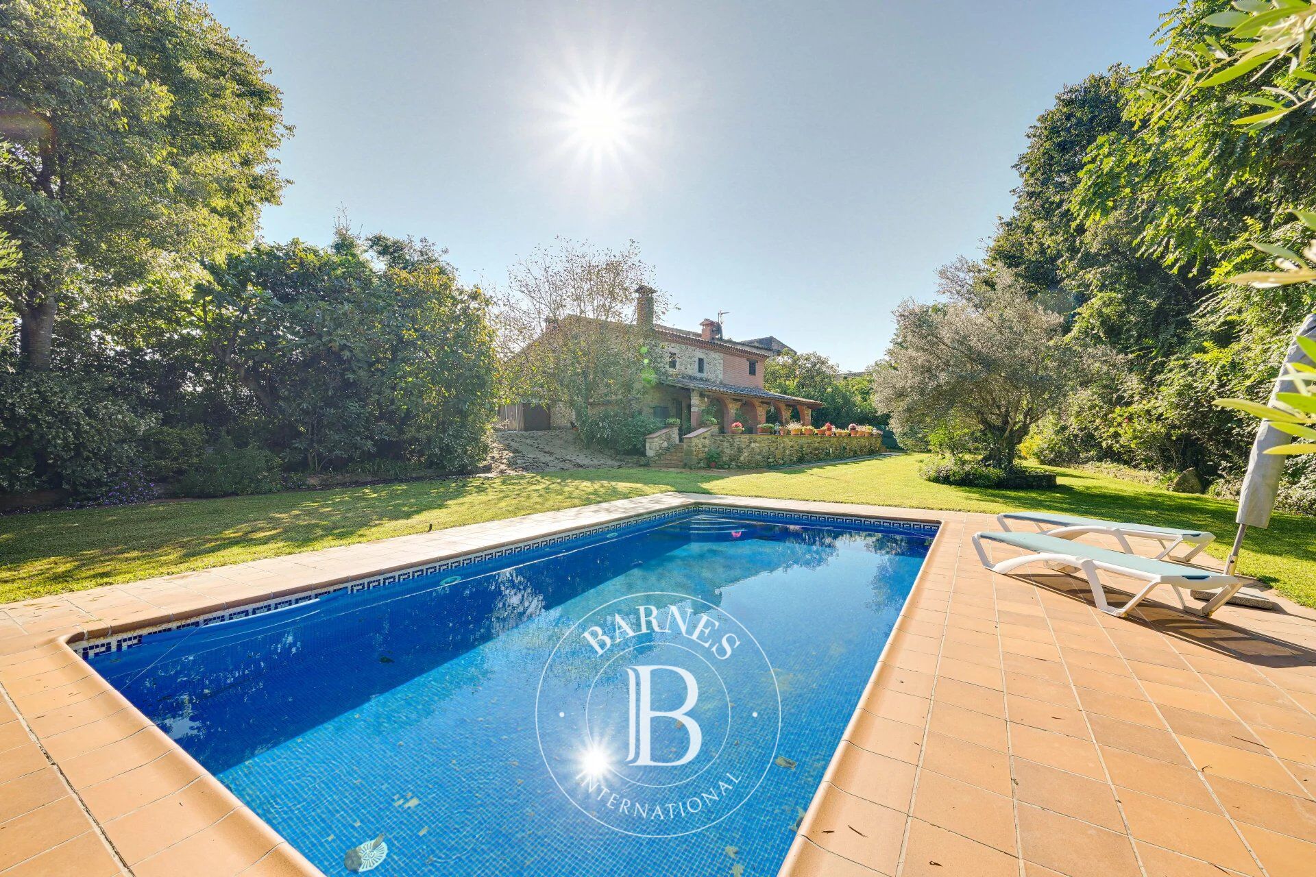 Masía con casa restaurada y segunda edificación del siglo XVIII en venta cerca de Girona - picture 2