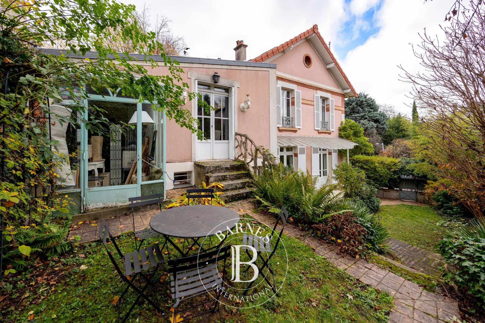 Casa Meudon - picture 1