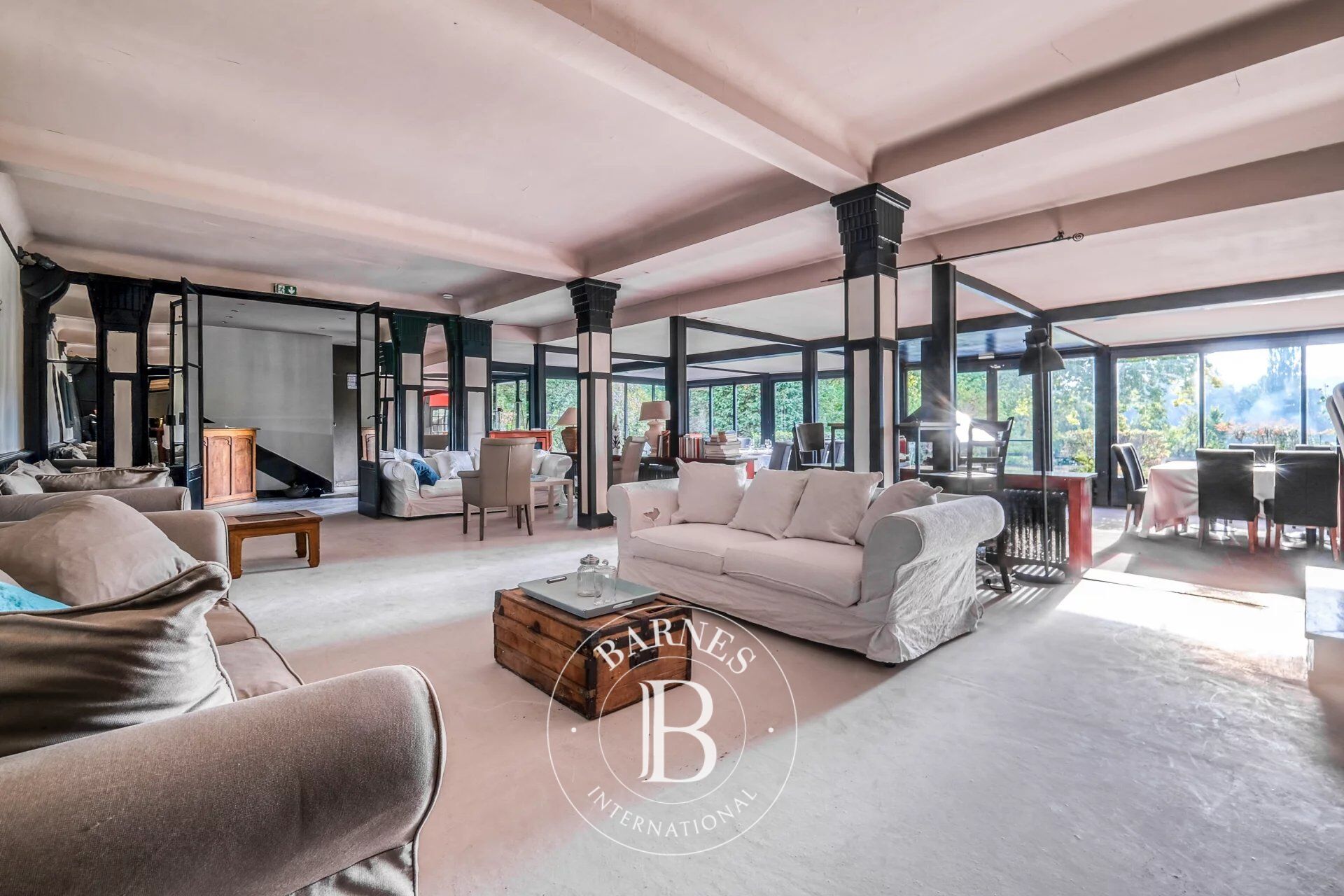 Fontainebleau – Propriété hôtelière de caractère – 800 m² – Vue imprenable sur la Seine - picture 3