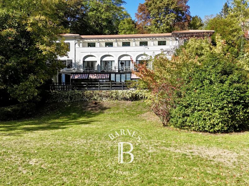 Fontainebleau – Propriété hôtelière de caractère – 800 m² – Vue imprenable sur la Seine