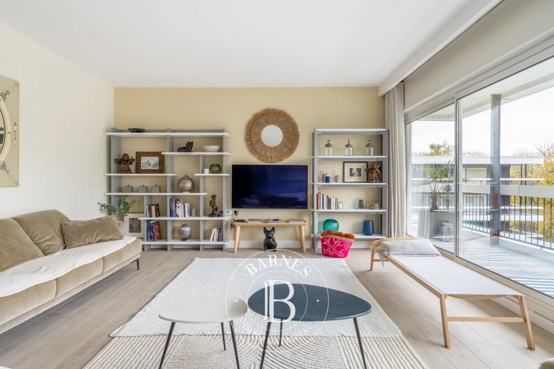 Le Chesnay - Parc de Rocquencourt - Magnificent 114m² (1,227 sq ft) apartment - 2 bedrooms - 42m² (452 sq ft) terrace - Renovated in 2022 - picture 2