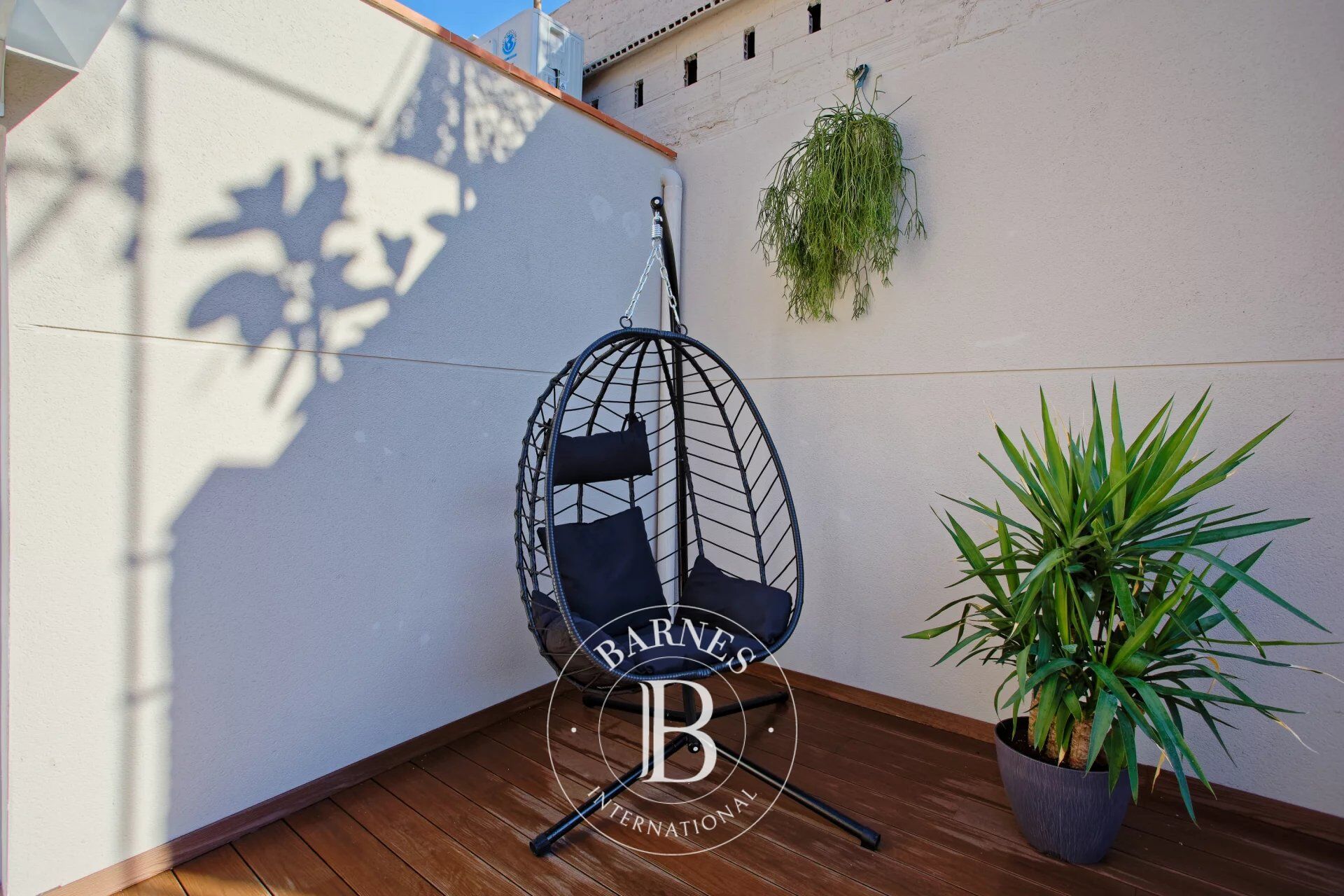 Appartement exclusif rénové avec terrasse et piscine commune - picture 3