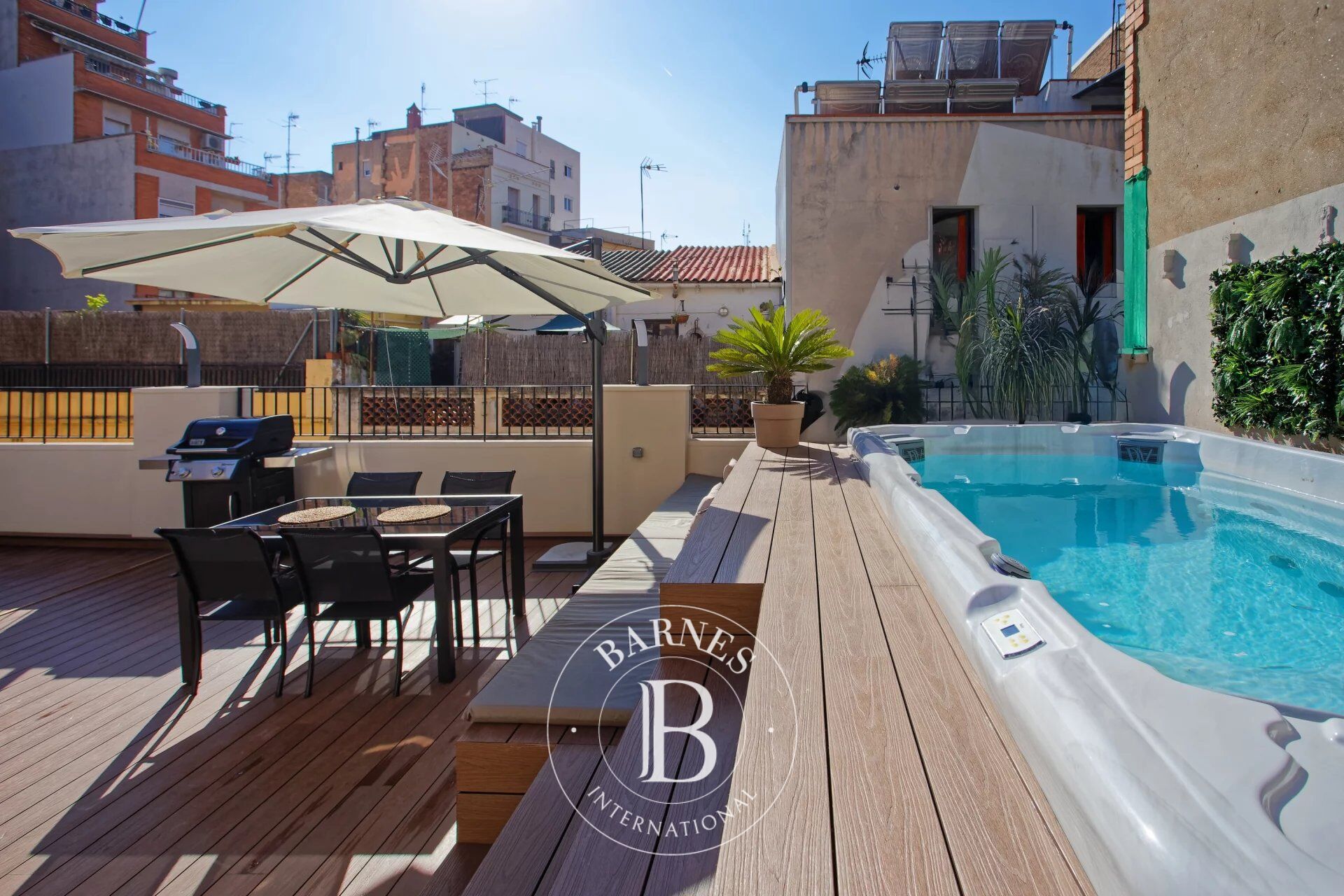 Appartement exclusif rénové avec terrasse et piscine commune - picture 1